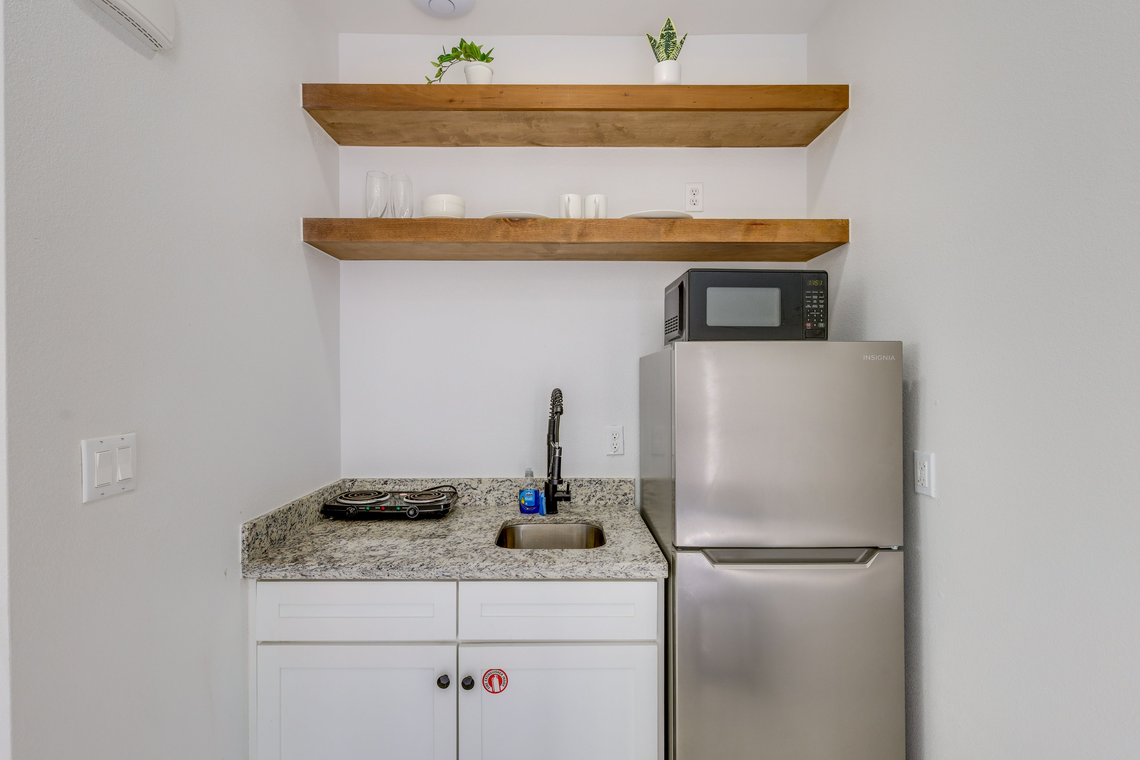 Kitchenette | Hot Plate | Toaster