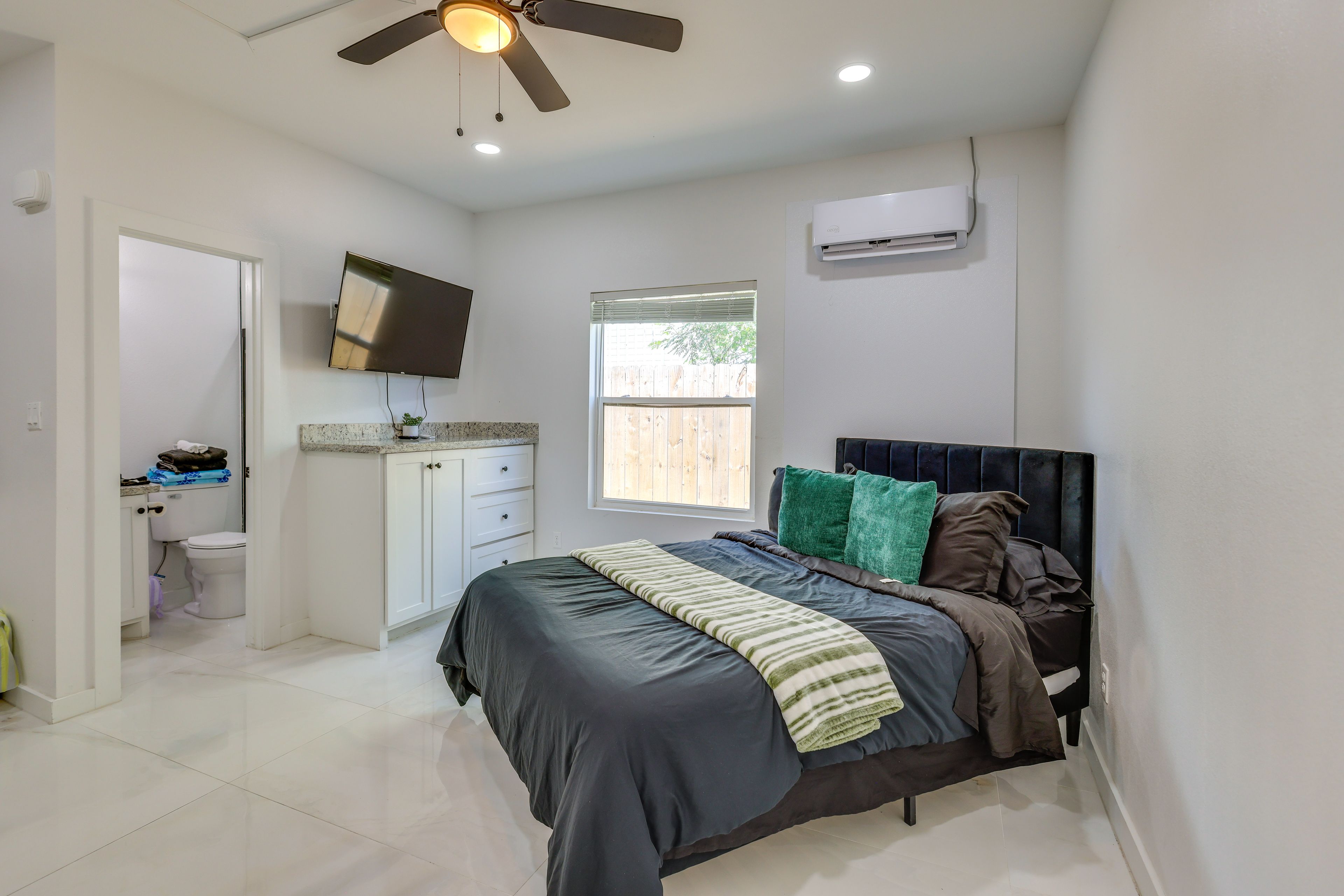 South Padre Island Vacation Rental | Studio | 1BA | 450 Sq Ft