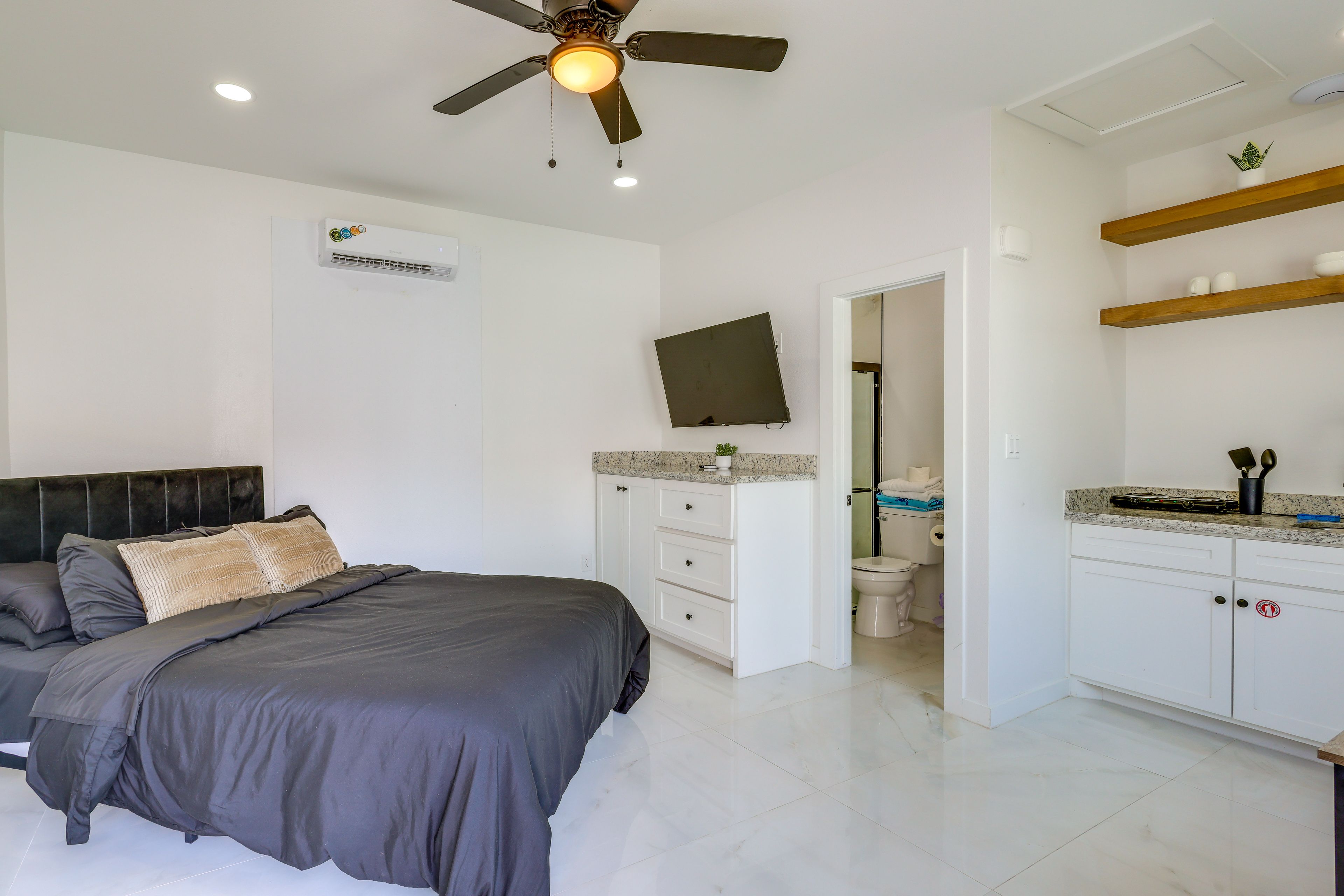 South Padre Island Vacation Rental | Studio | 1BA | 450 Sq Ft