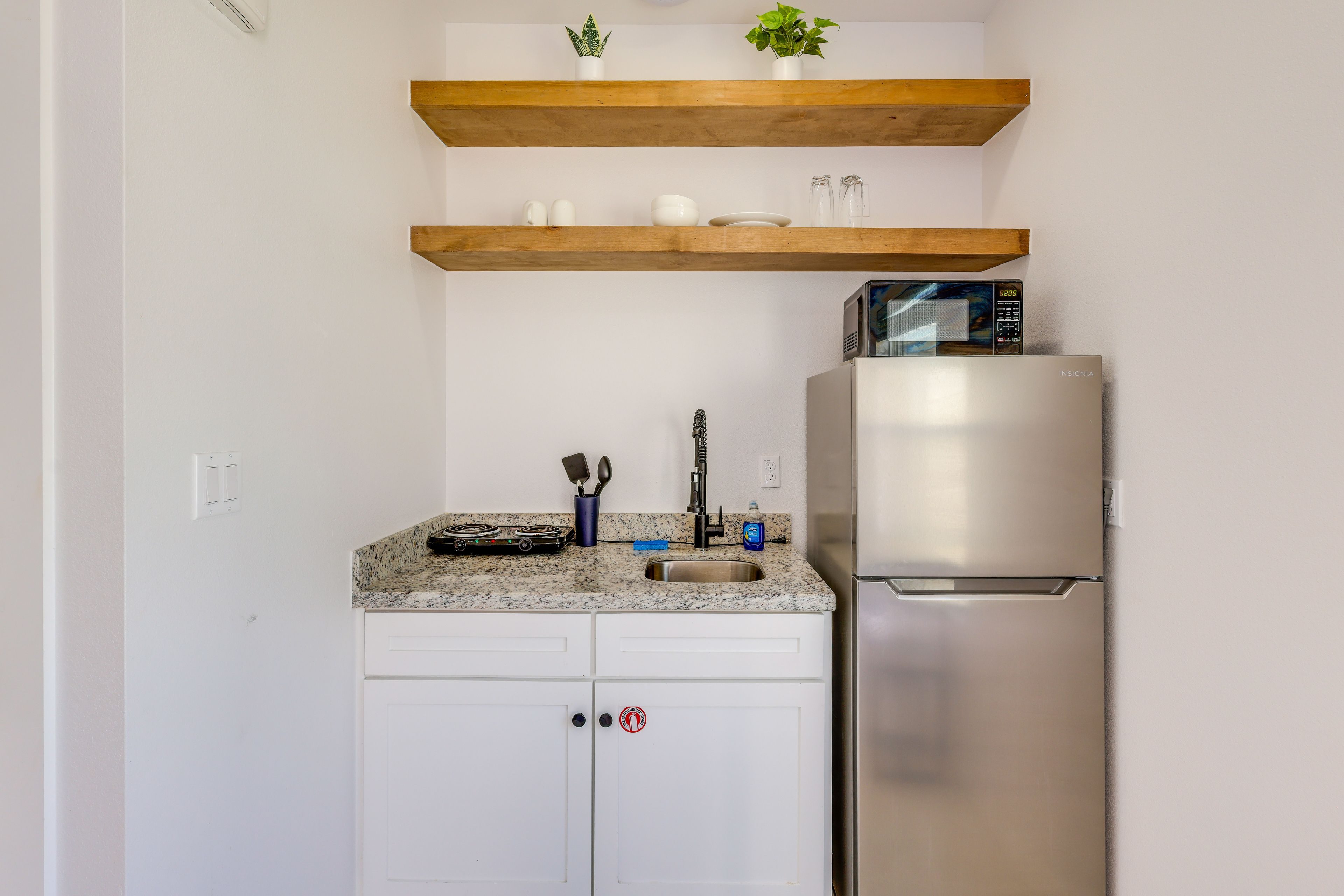 Kitchenette | Hot Plate | Toaster