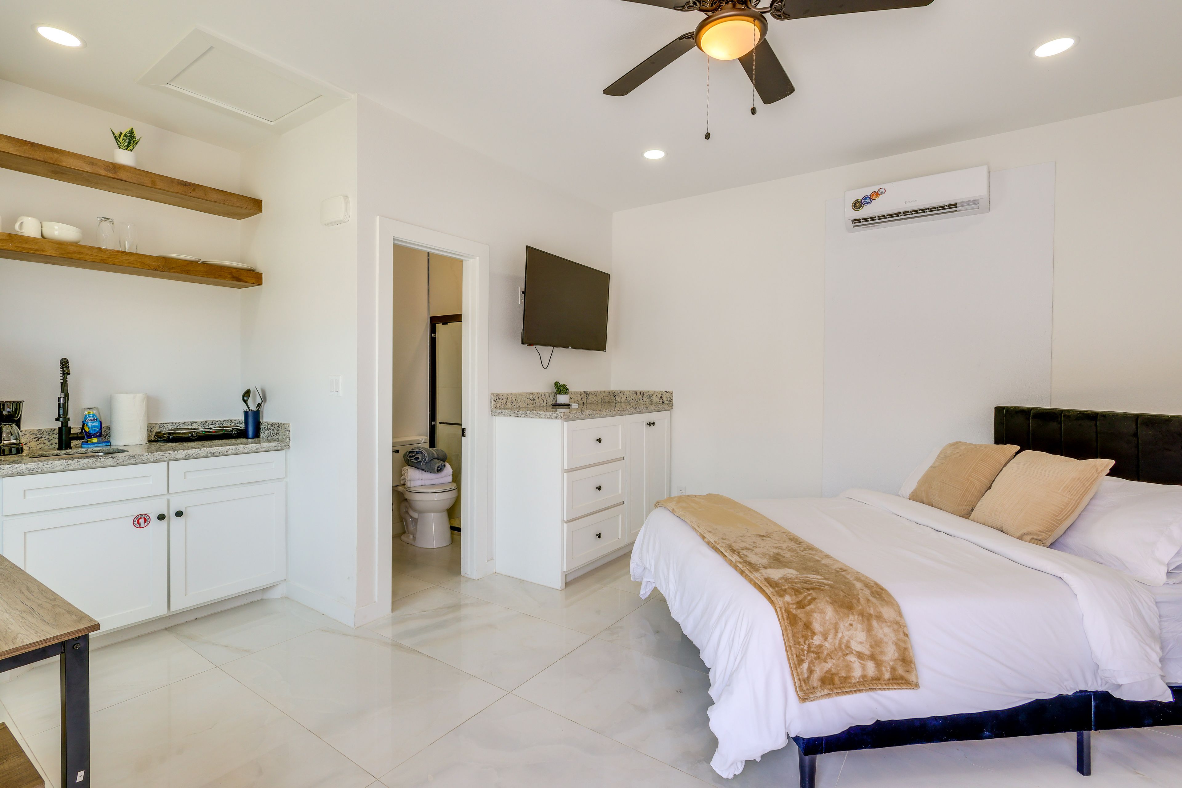 South Padre Island Vacation Rental | Studio | 1BA | 450 Sq Ft