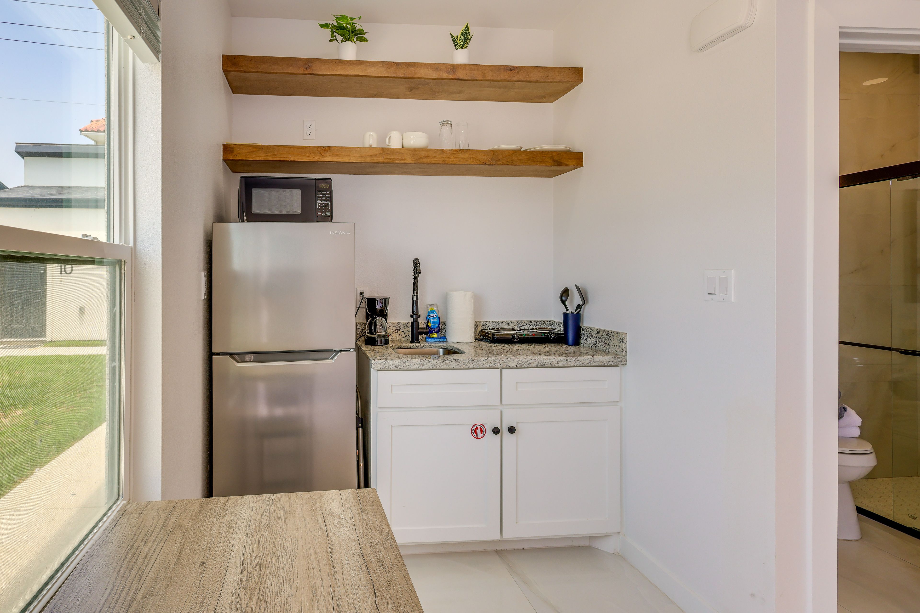 Kitchenette | Hot Plate | Toaster