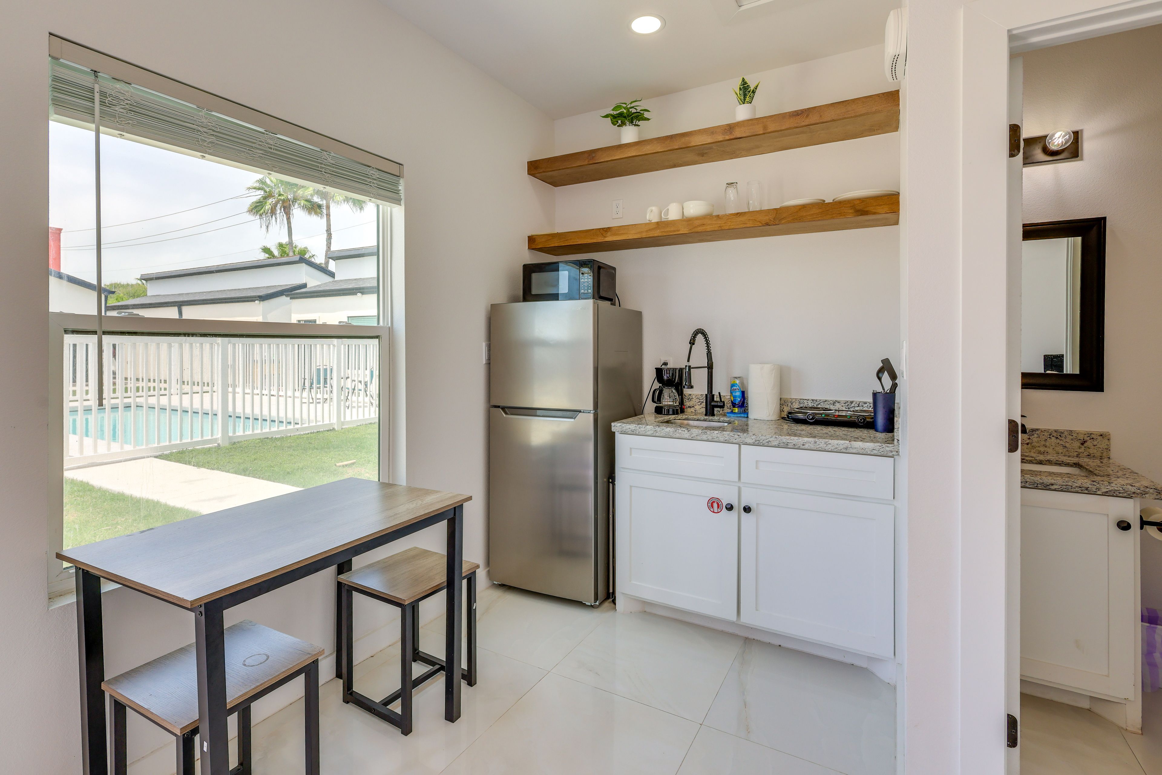 Kitchenette | Dining Table