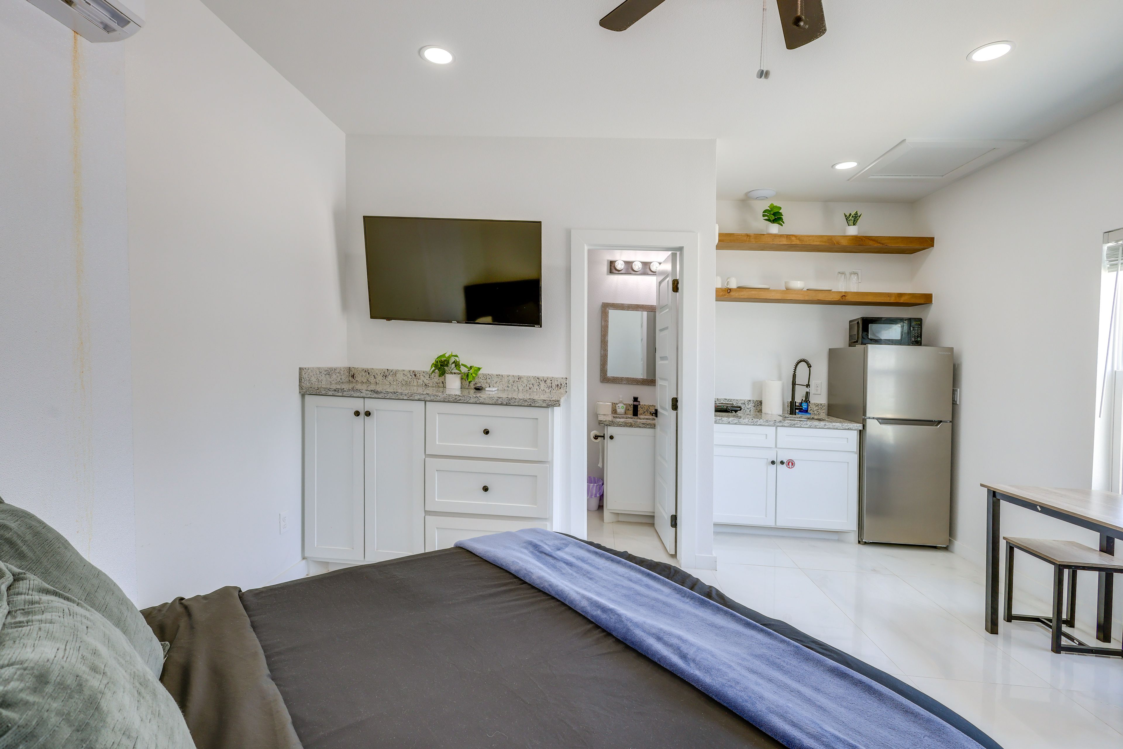 South Padre Island Vacation Rental | Studio | 1BA | 450 Sq Ft