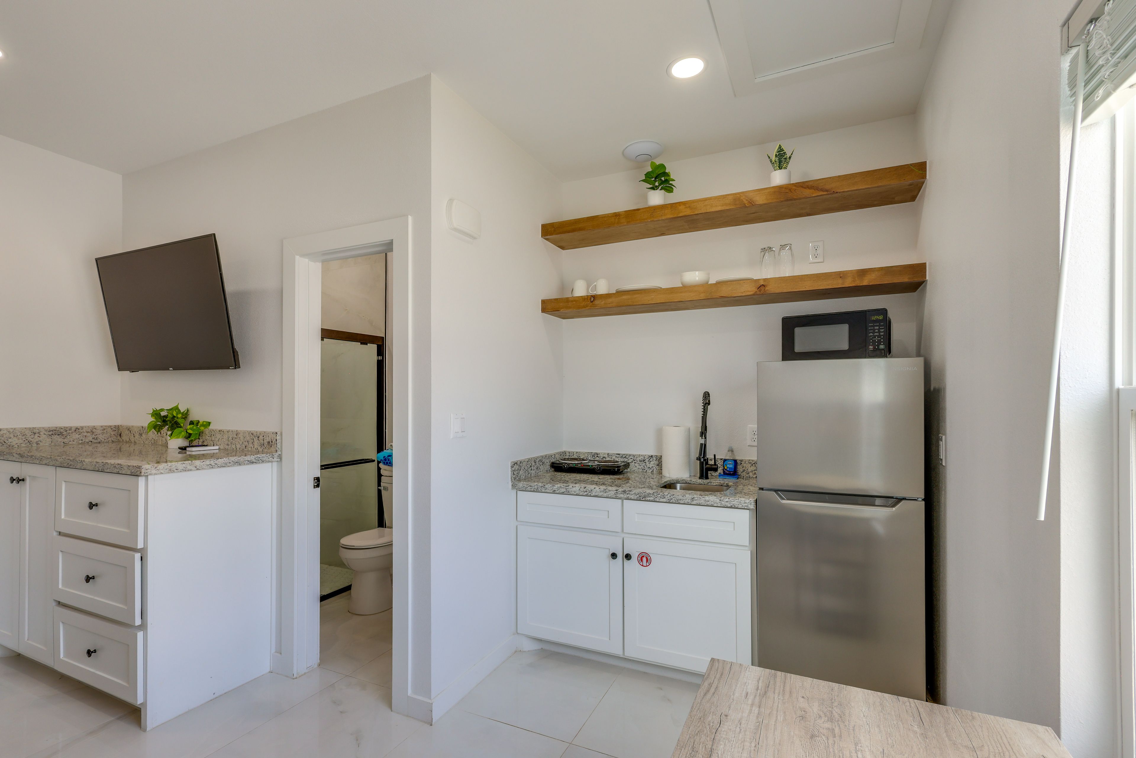 Kitchenette | Hot Plate | Toaster