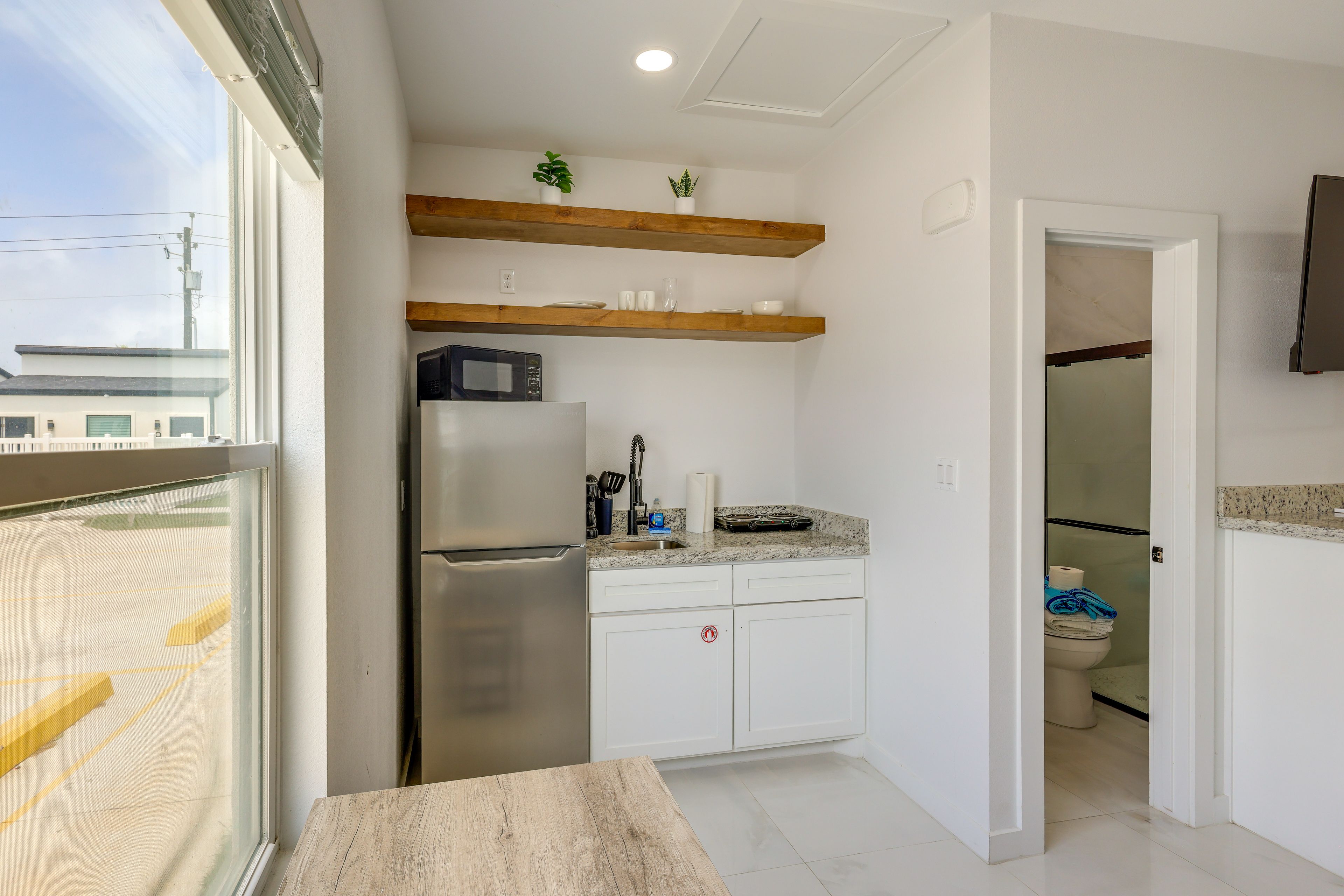 Kitchenette | Hot Plate | Toaster