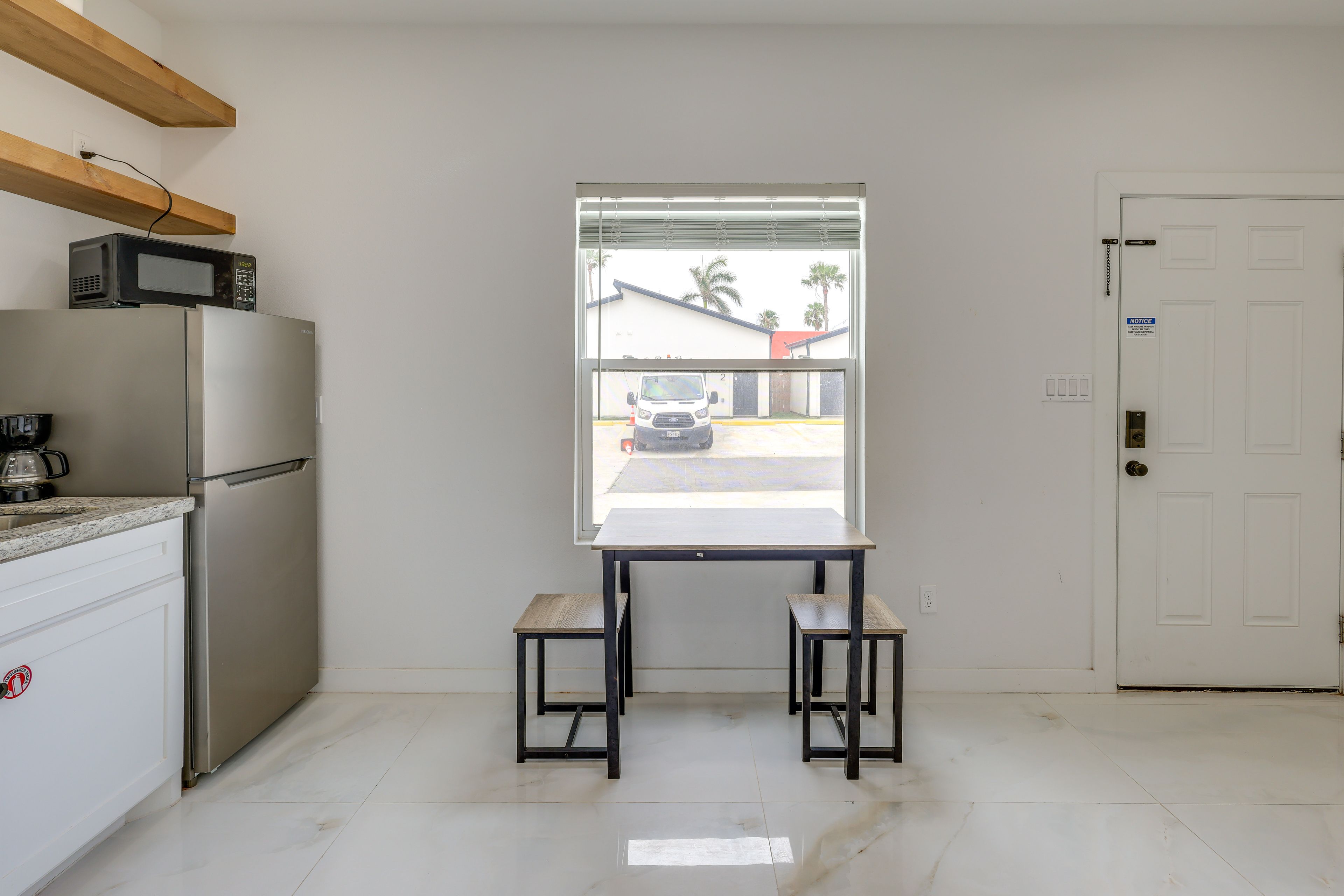 Dining Area | Dishware/Flatware Provided