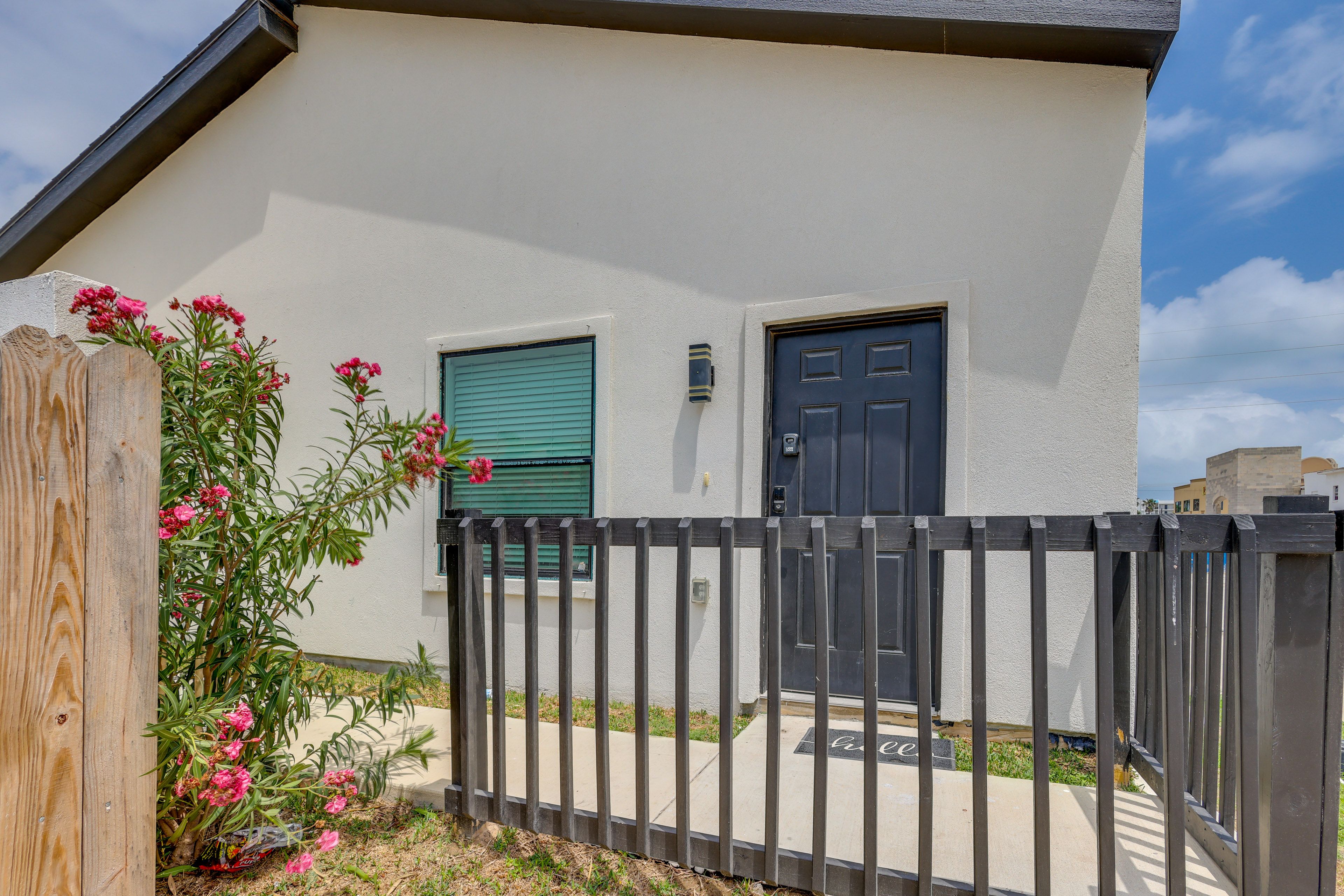 Parking | Community Lot (First-Come, First-Served)