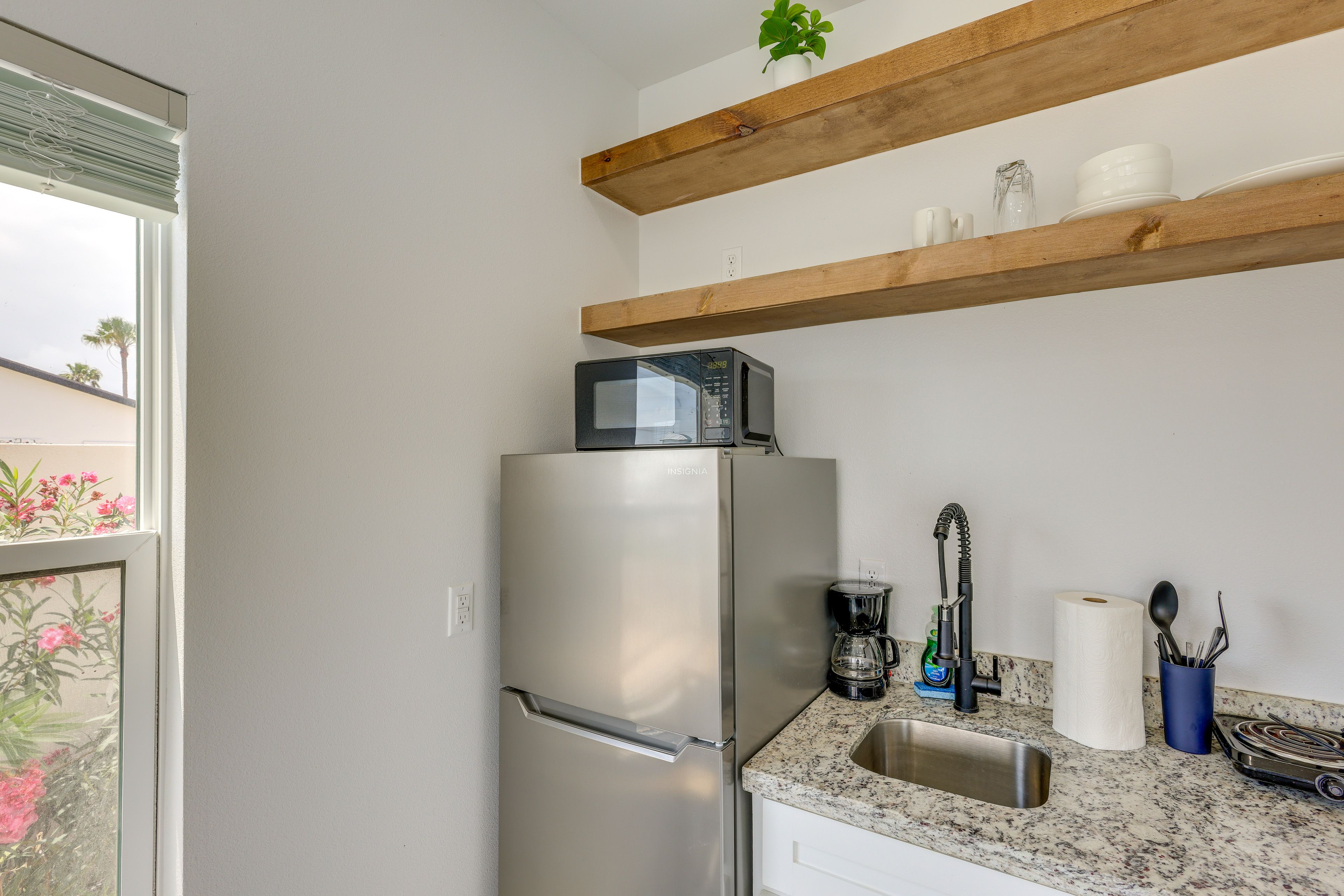 Kitchenette | Hot Plate | Toaster