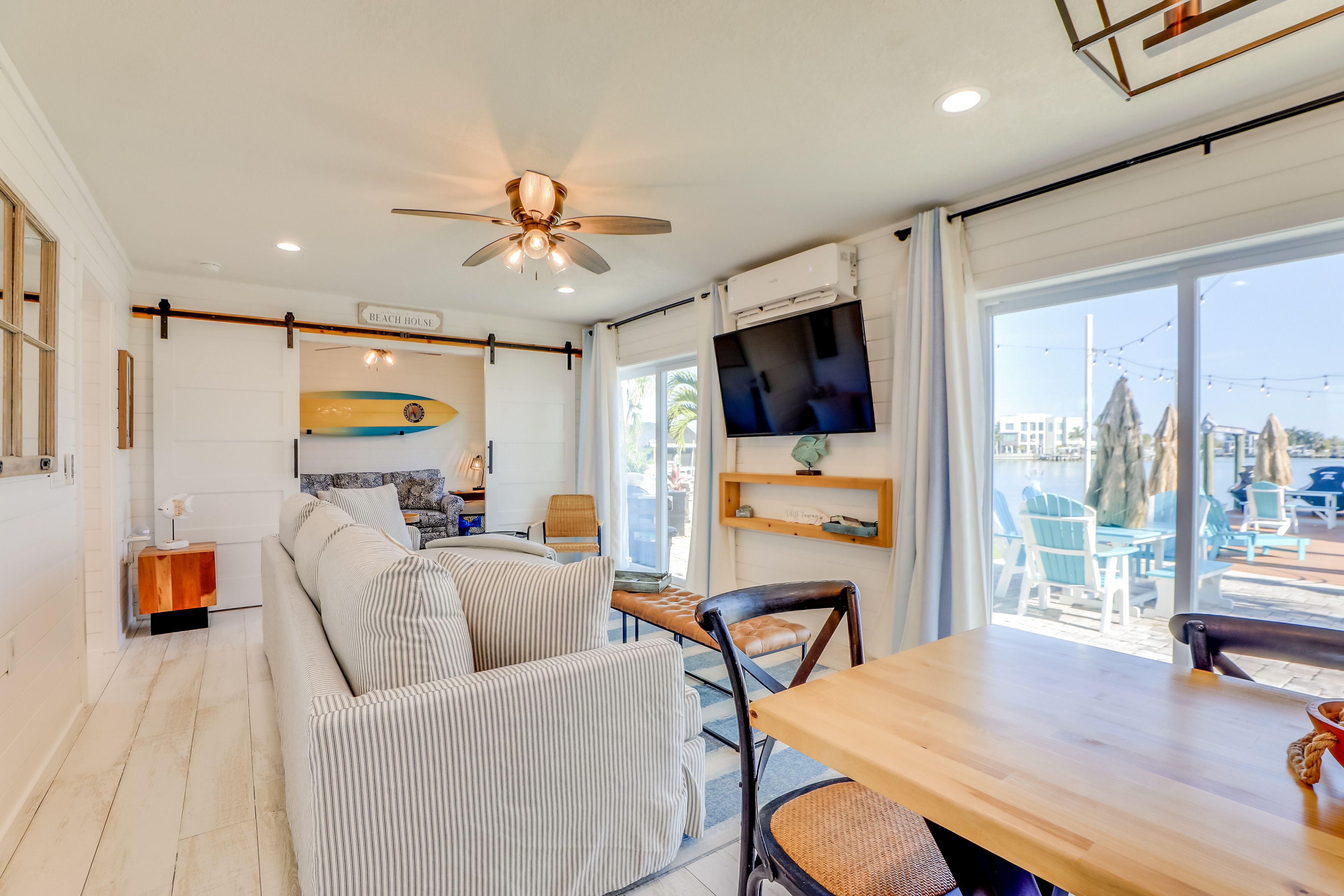 Living Room | Smart TV | Free WiFi