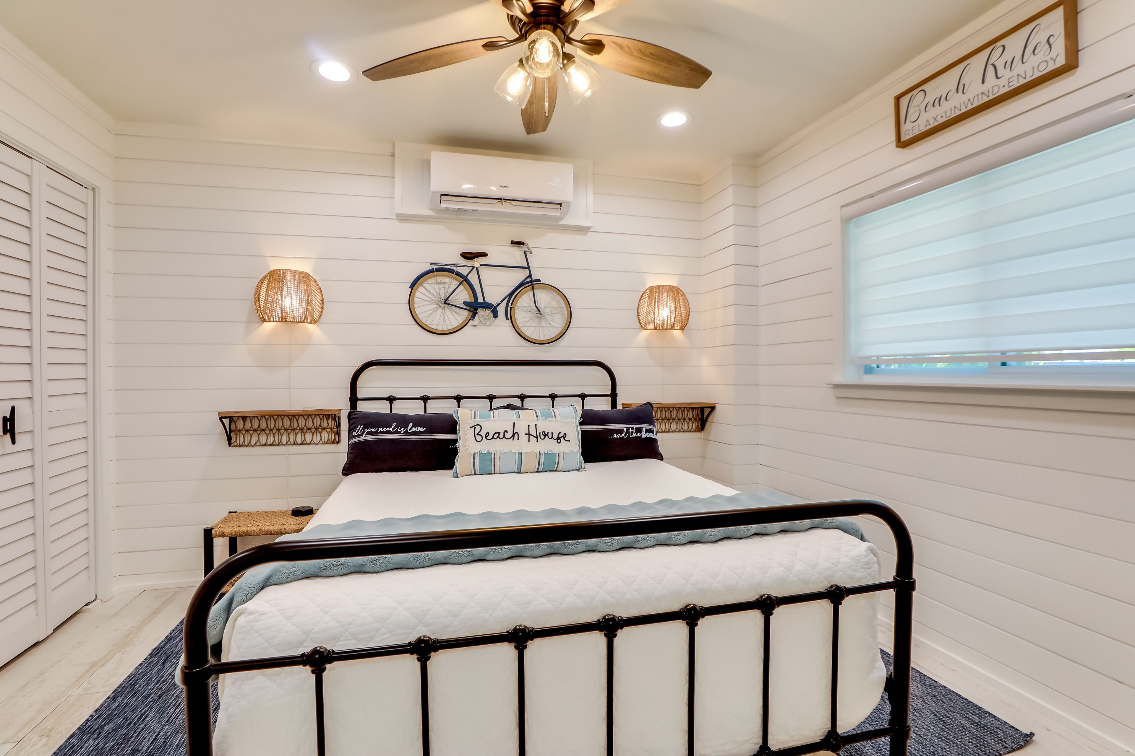 Bedroom 1 | Queen Bed