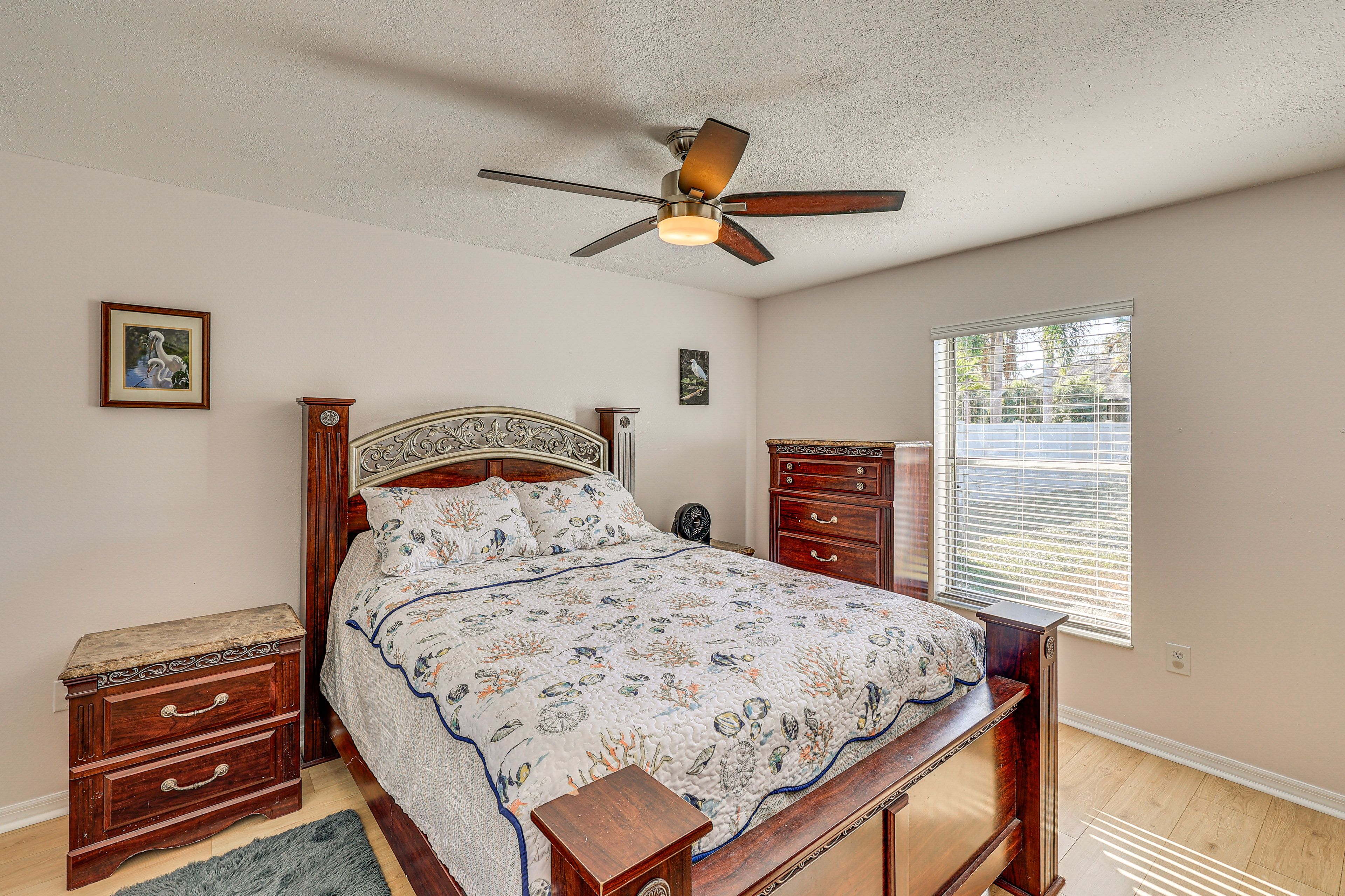 Bedroom 2 | Queen Bed | TV