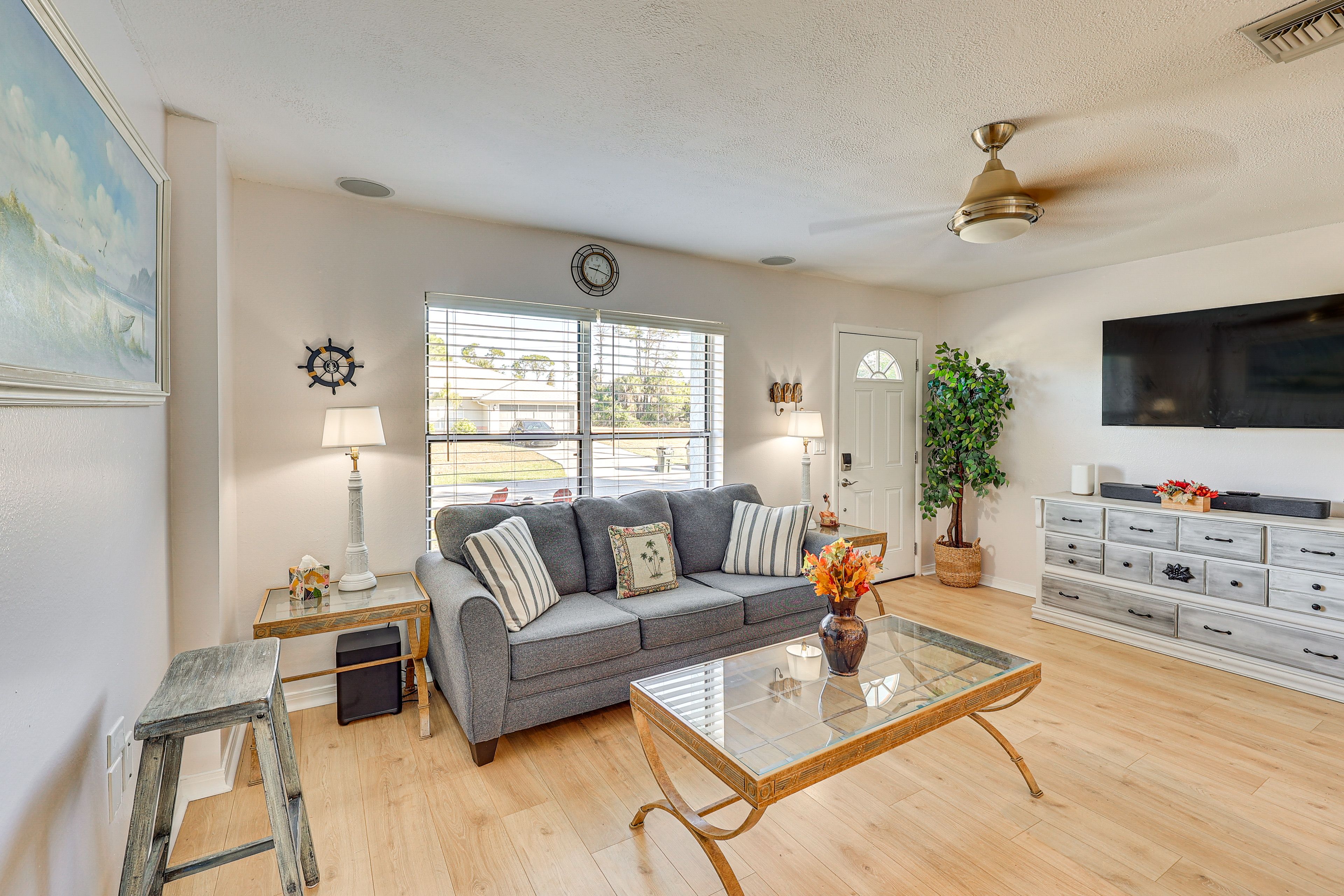 Living Room | Free WiFi