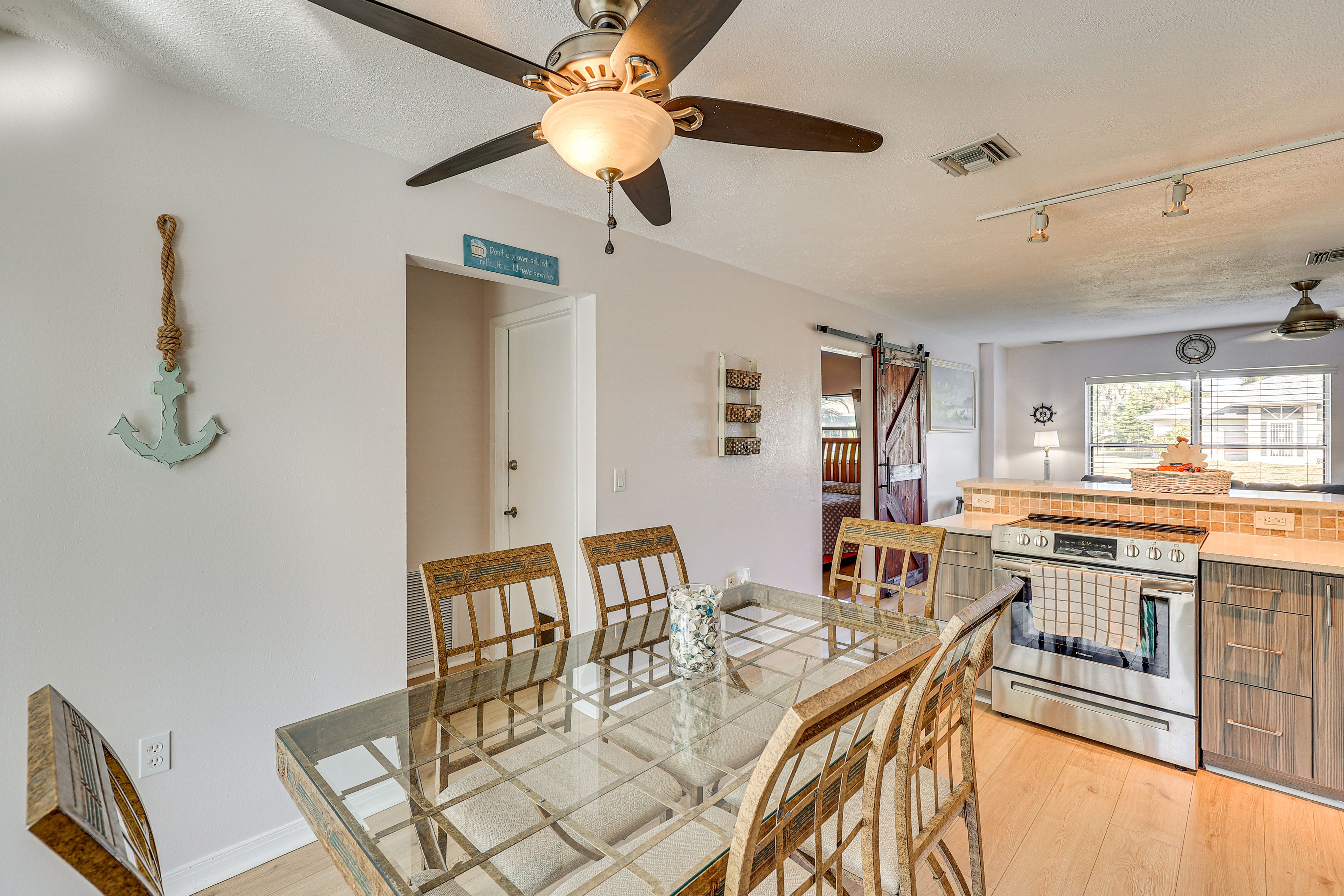 Dining Area | Kitchen