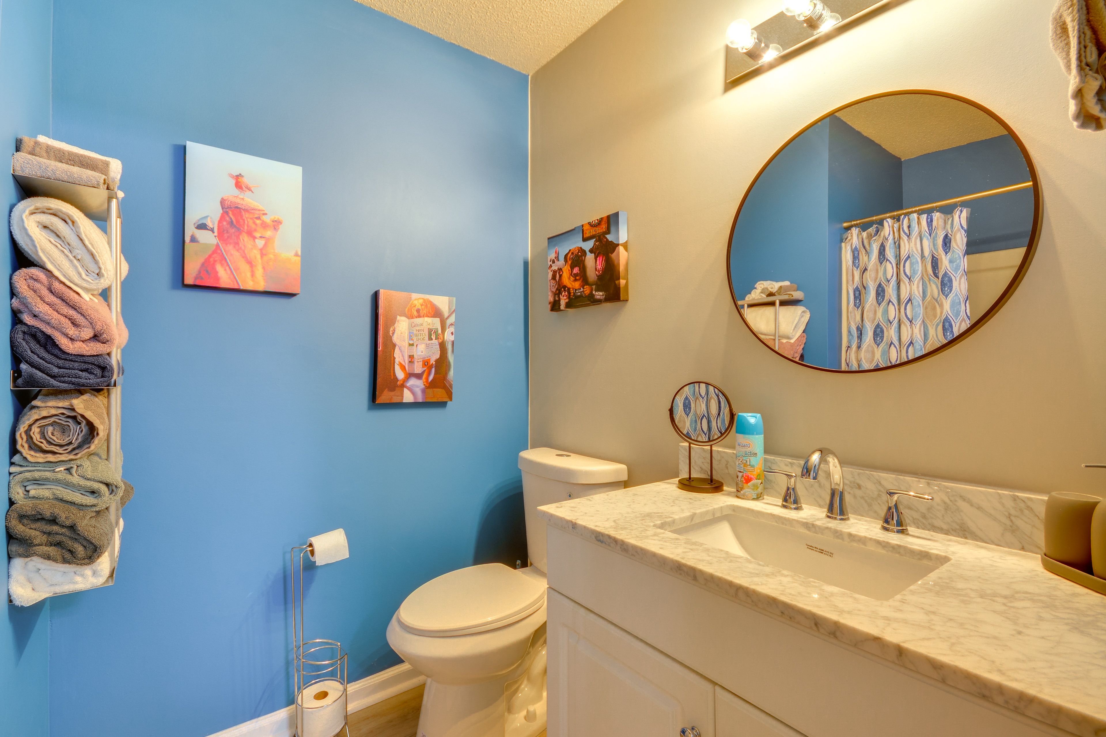 Full Bathroom | Complimentary Toiletries | Towels Provided