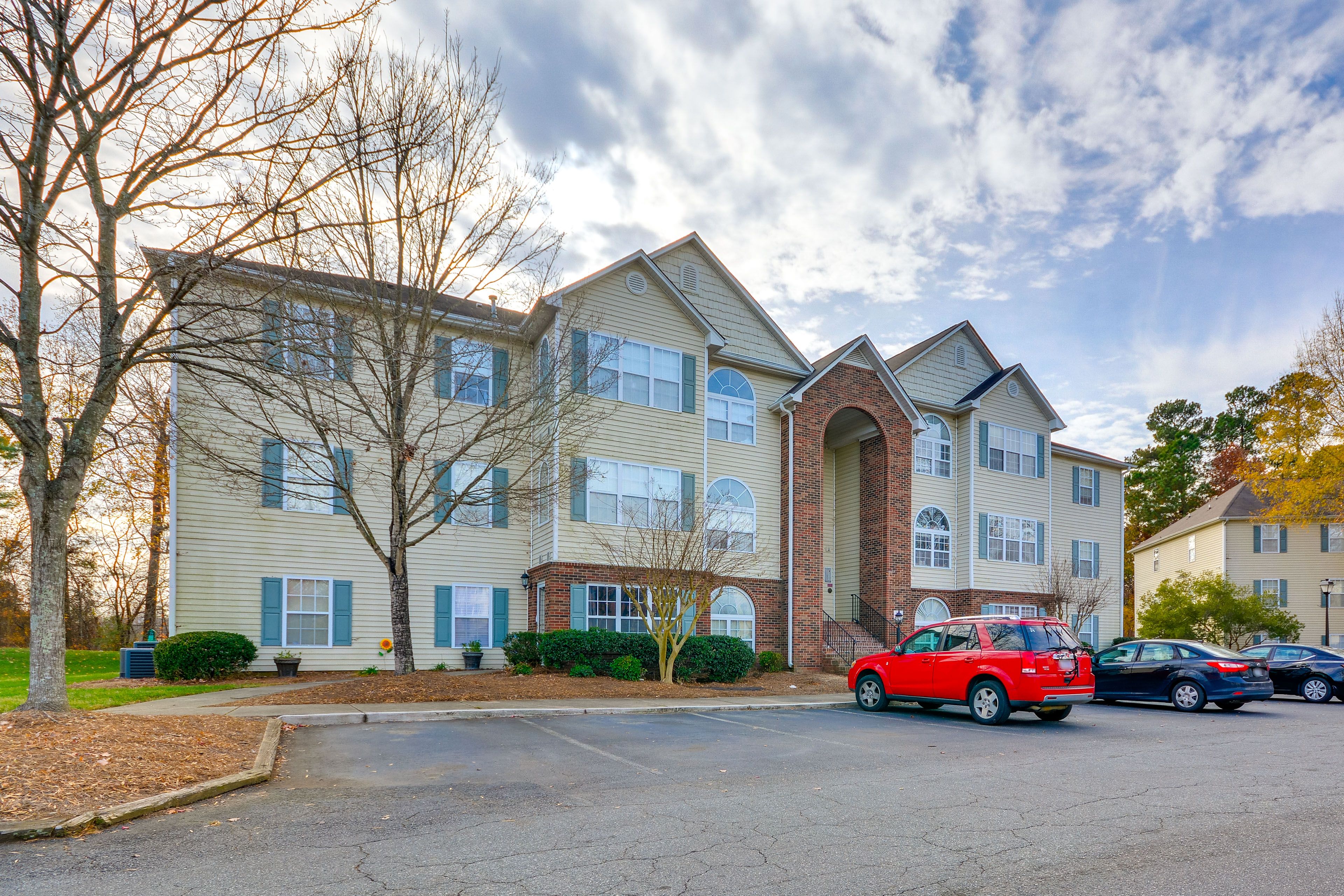 Exterior | Parking | Community Parking Lot (2 Vehicles)