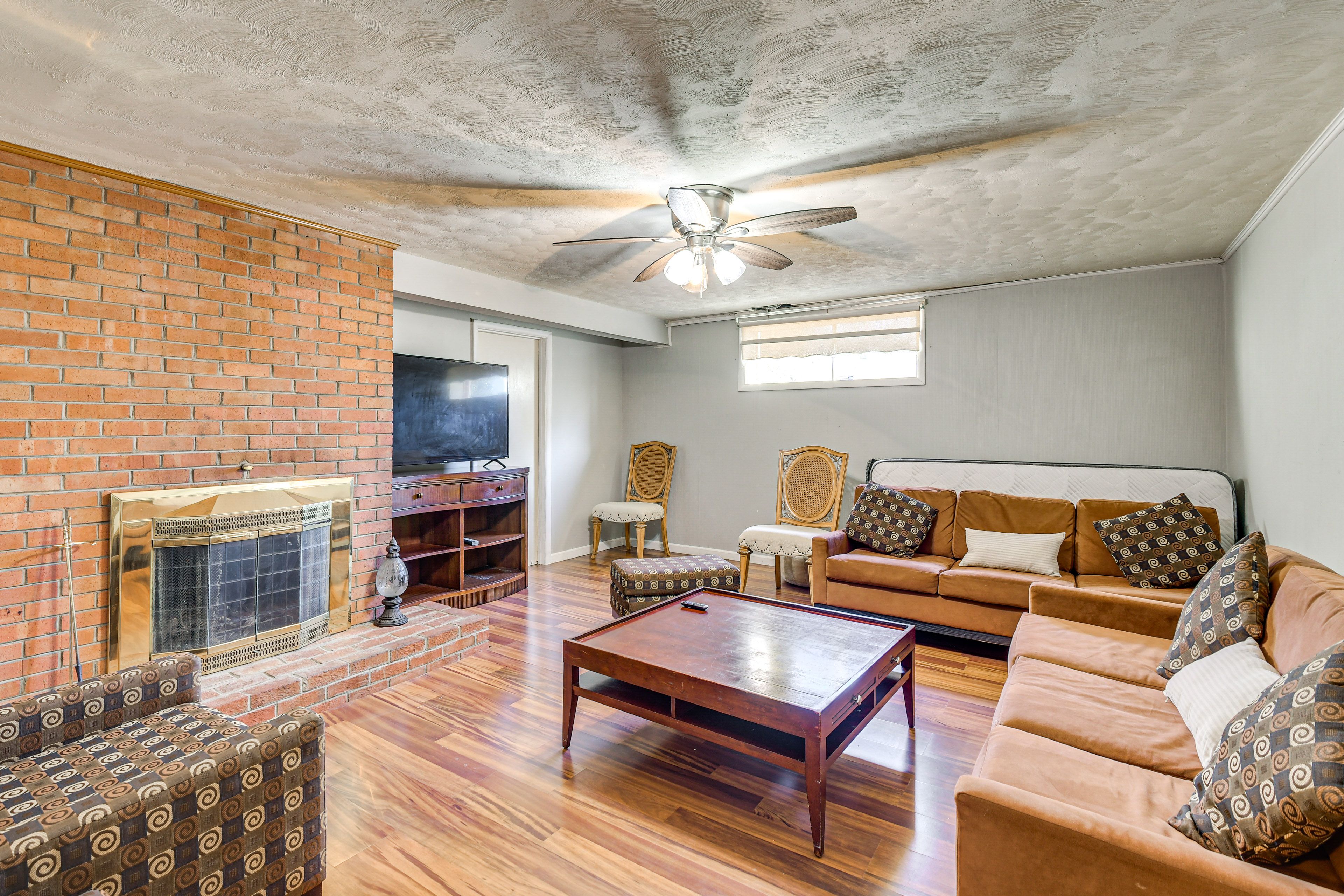 Alexandria Vacation Rental | 2BR | 1BA | 910 Sq Ft | 1 Step to Enter