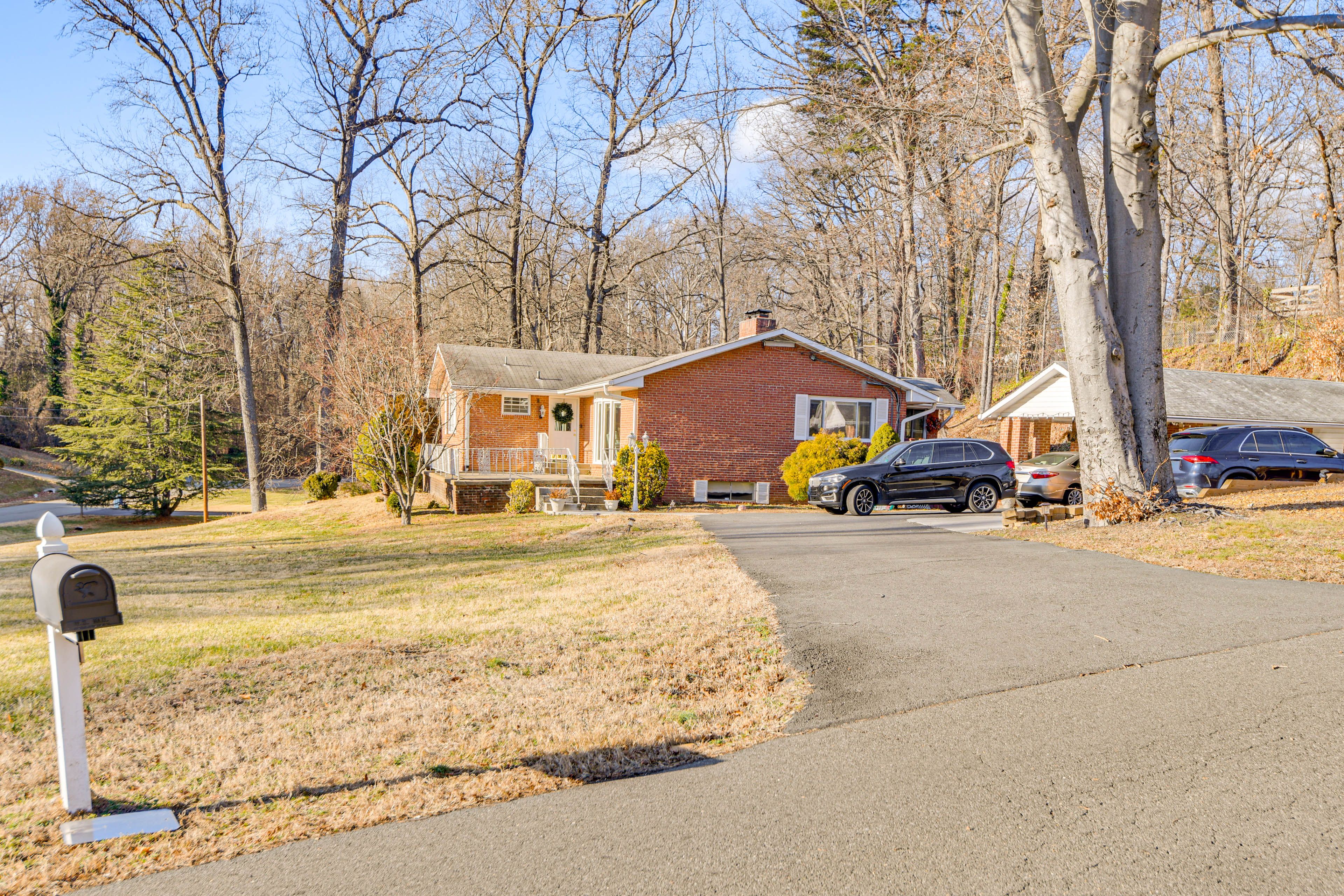 Parking | Driveway (1 Vehicle) | Street