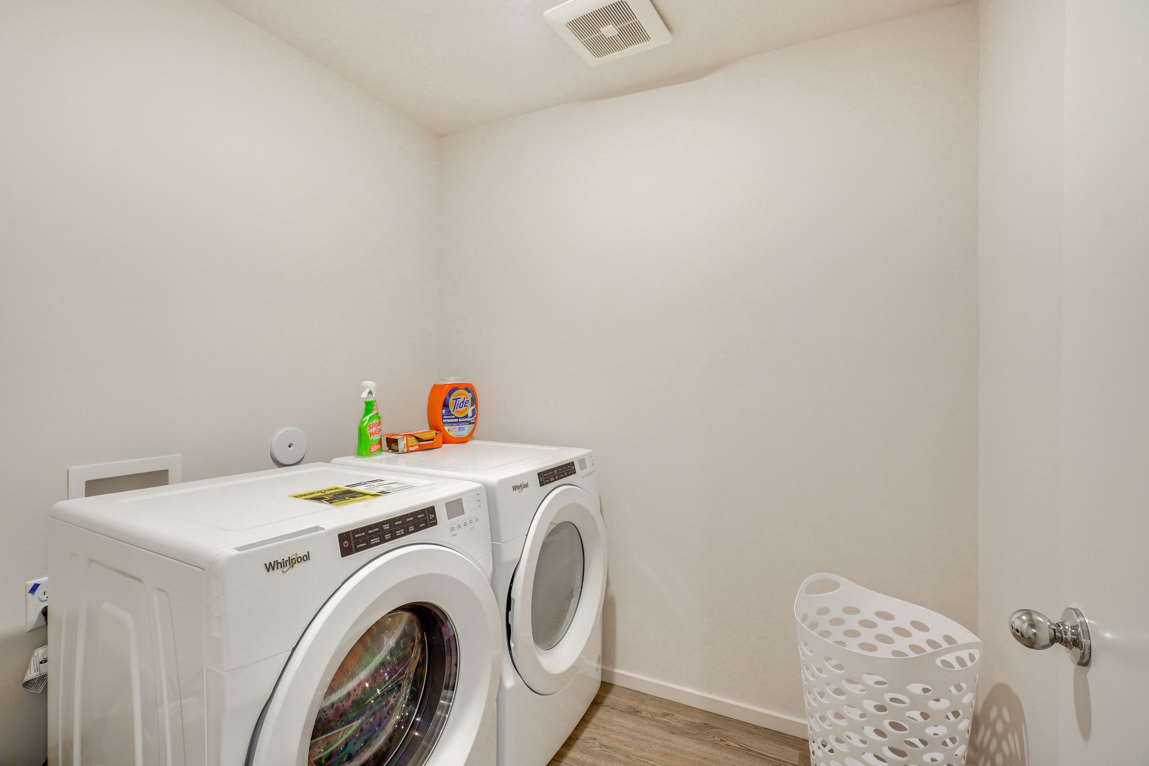 Laundry Room | Washer & Dryer
