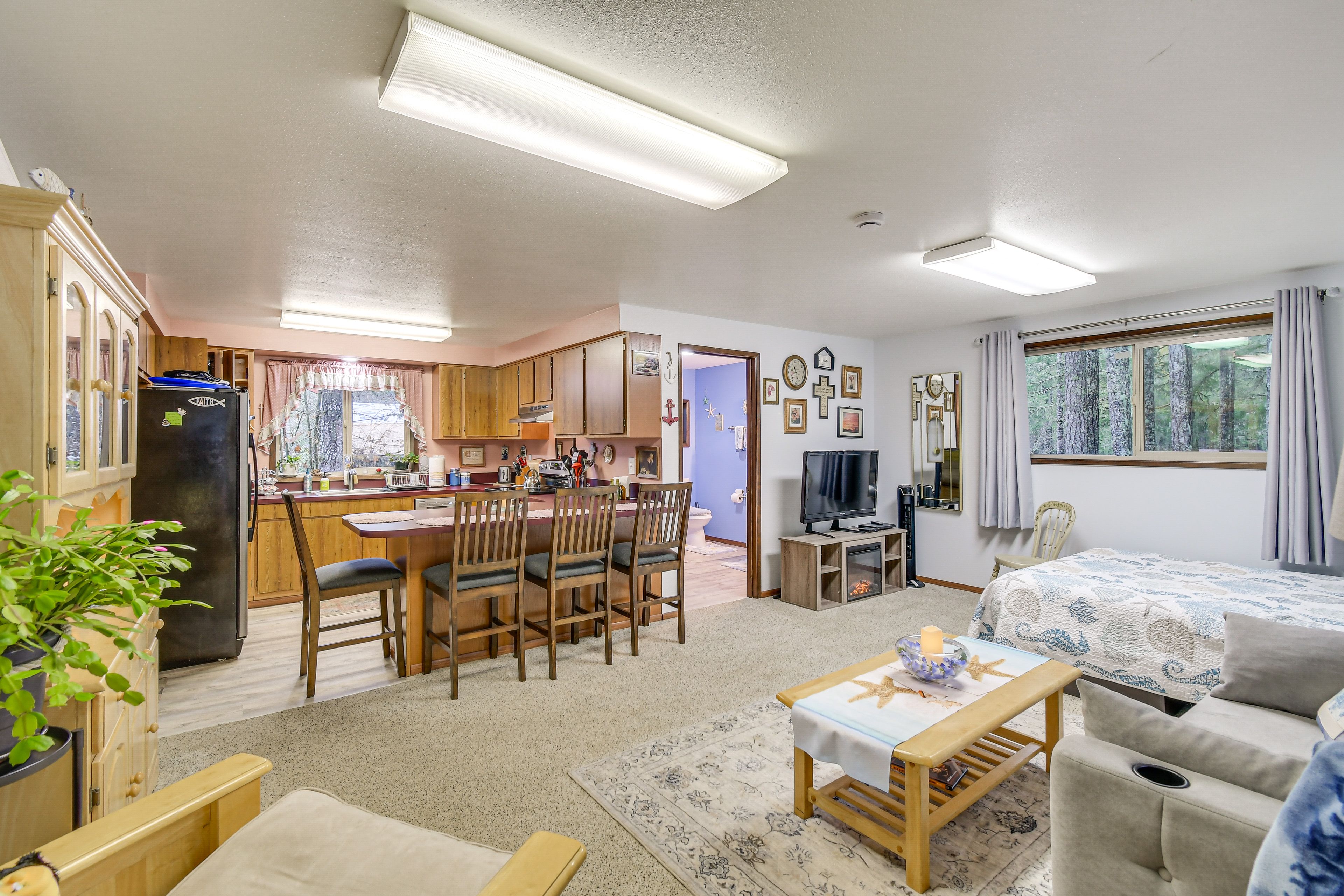 Studio Interior | Central A/C & Heat | Smart TV | Free WiFi