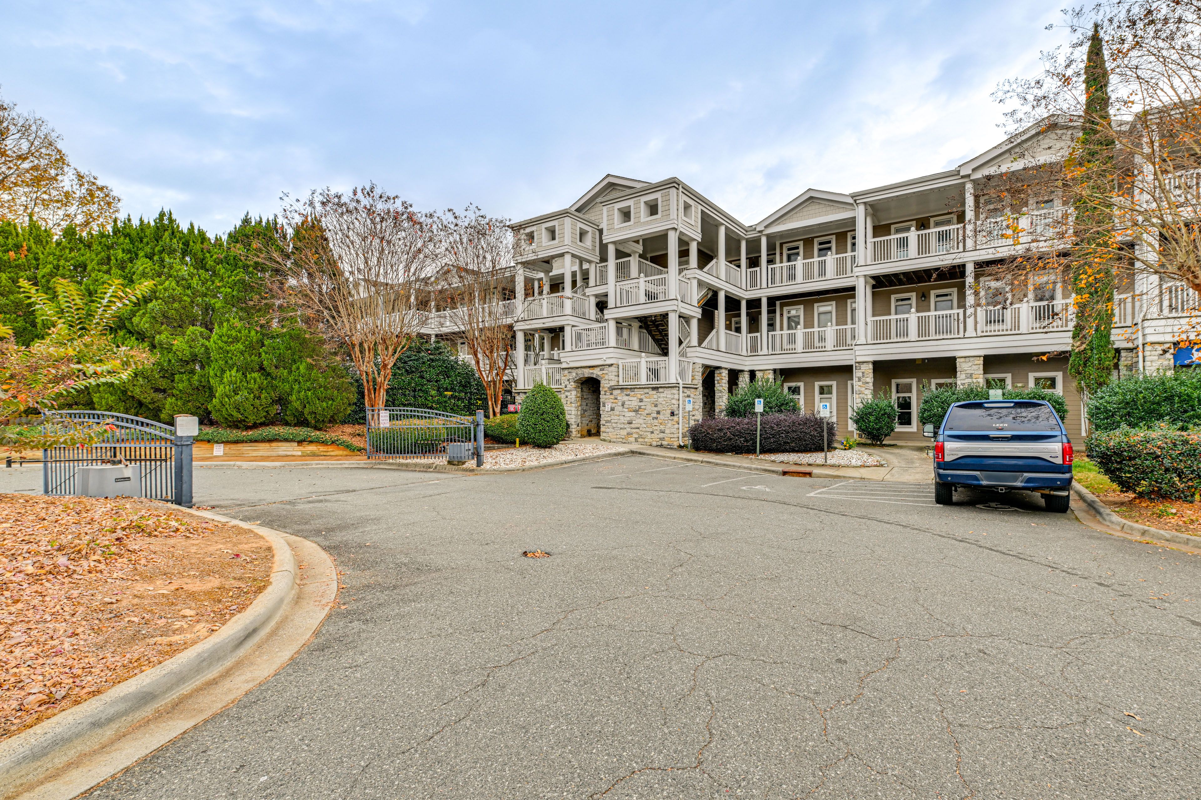 Parking | Community Lot