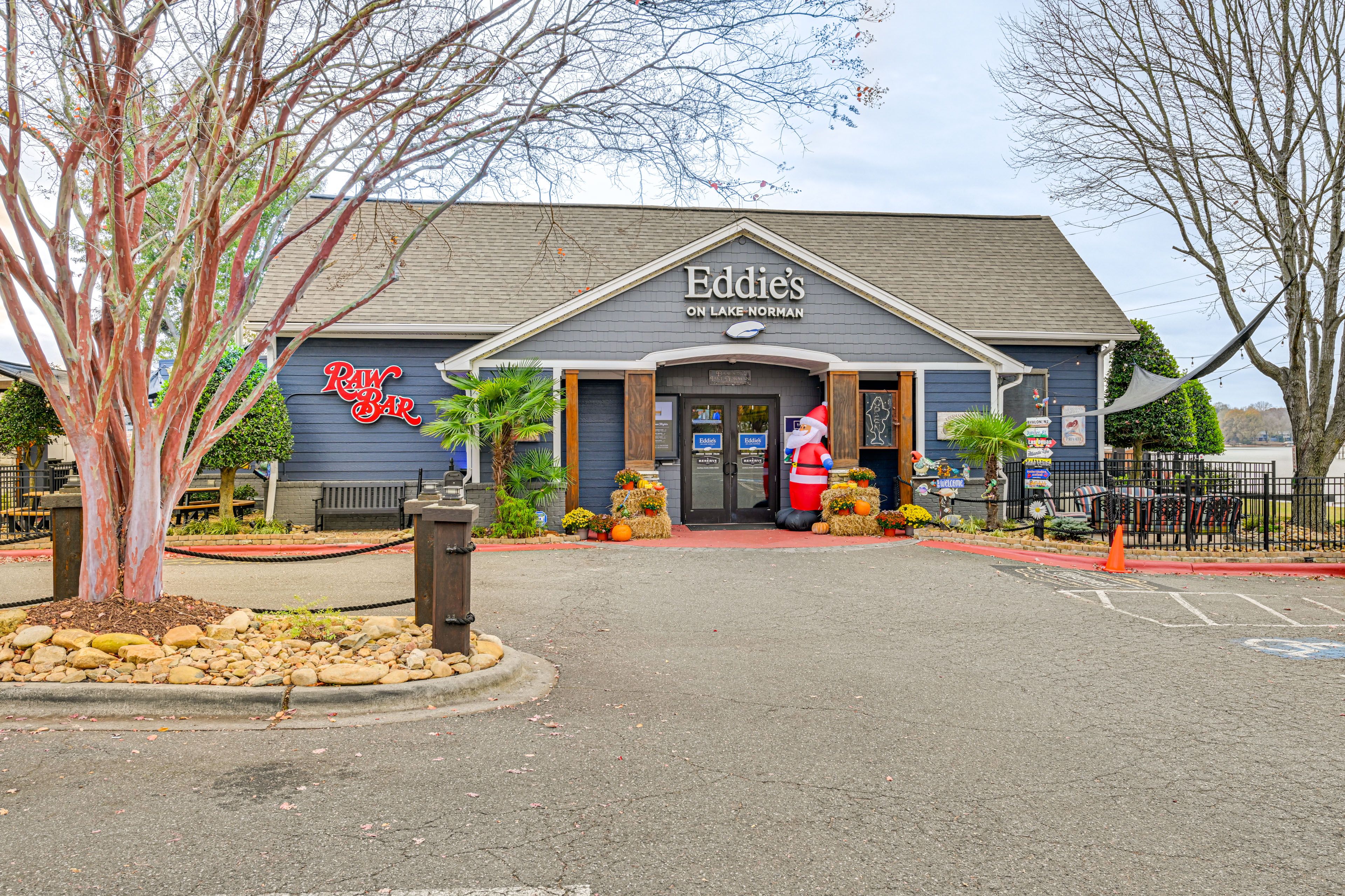 2 Restaurants On-Site