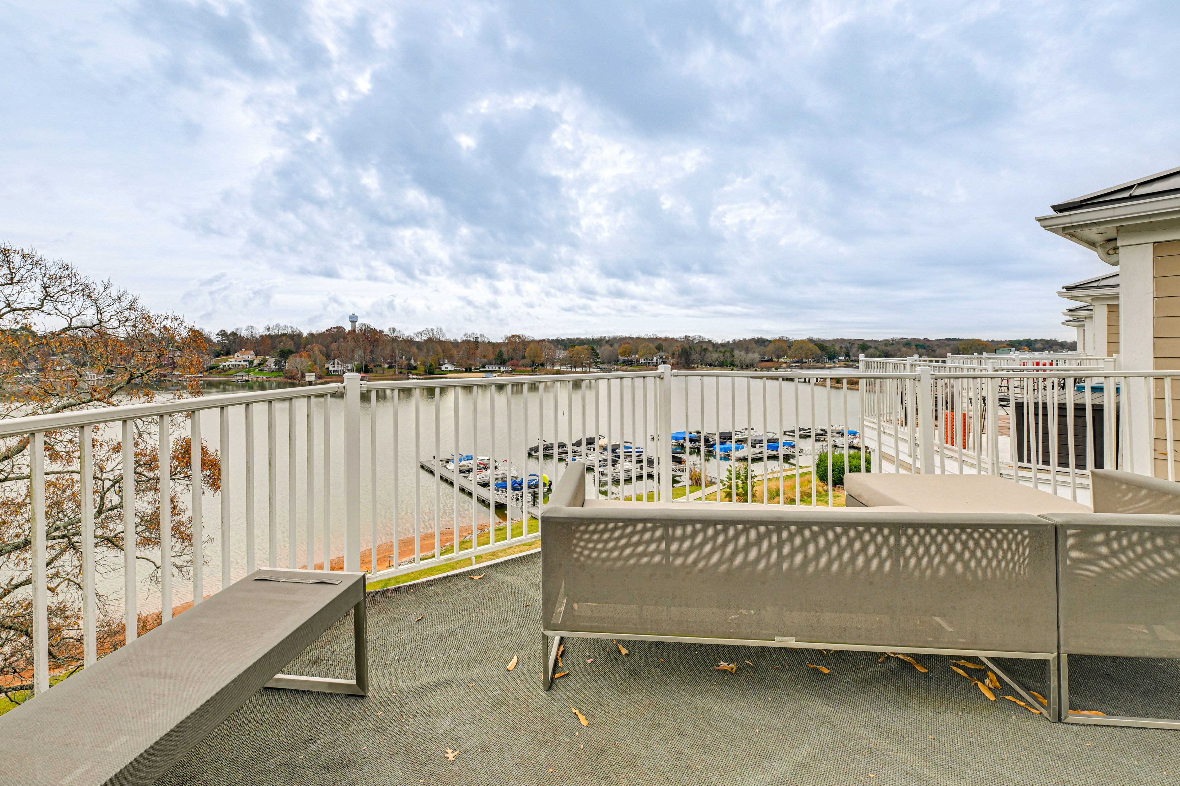 Rooftop Deck | Kayaking On-Site | 4 Mi to Downtown Mooresville