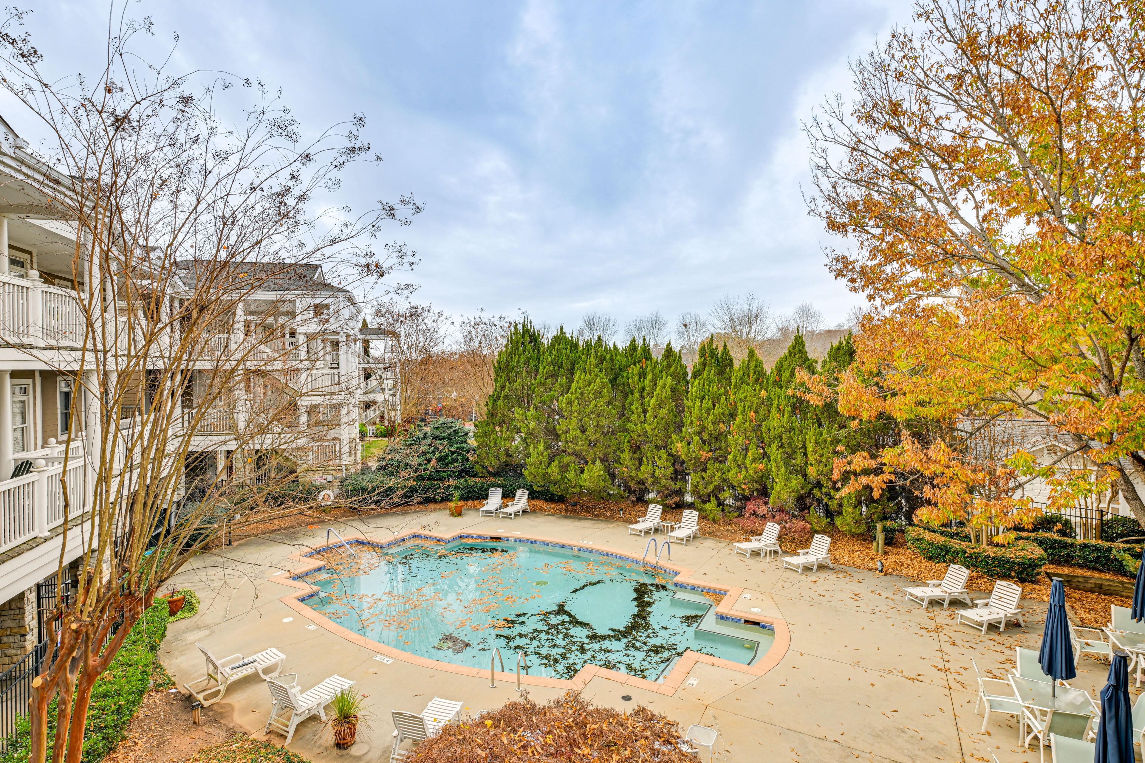 Harbor Point Village | Community Amenities | Outdoor Pool