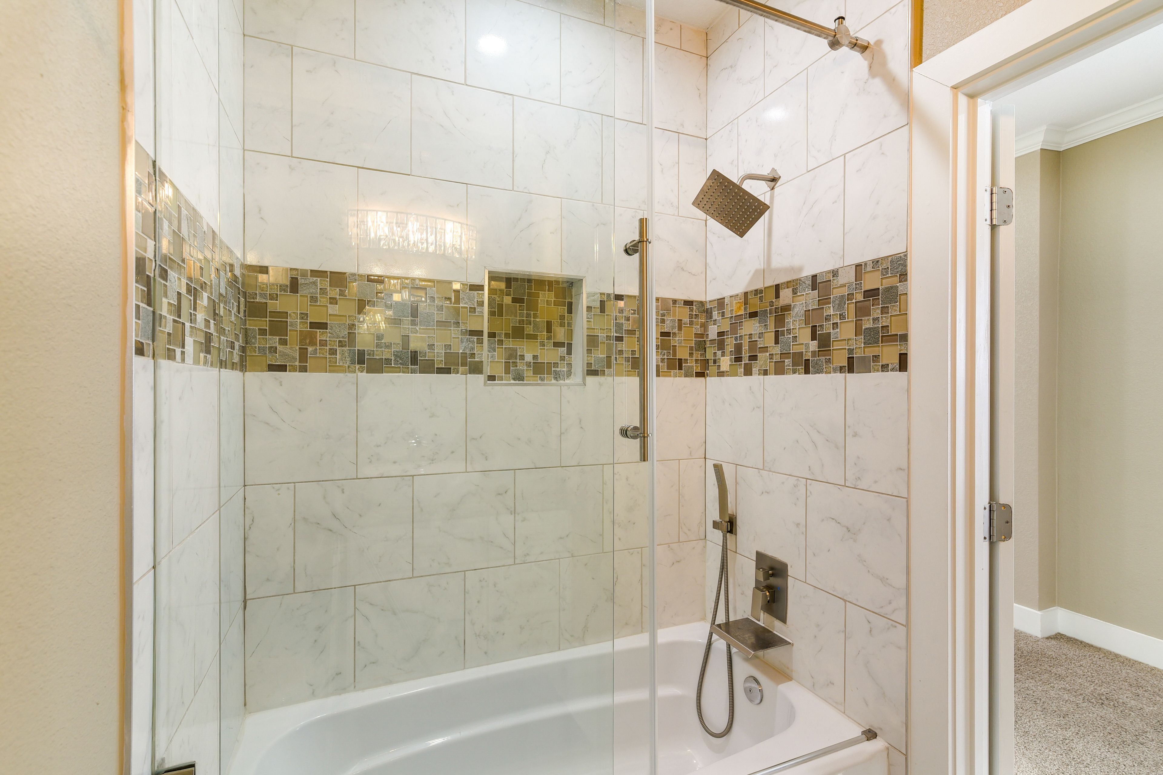 Full Bathroom | 2nd Floor