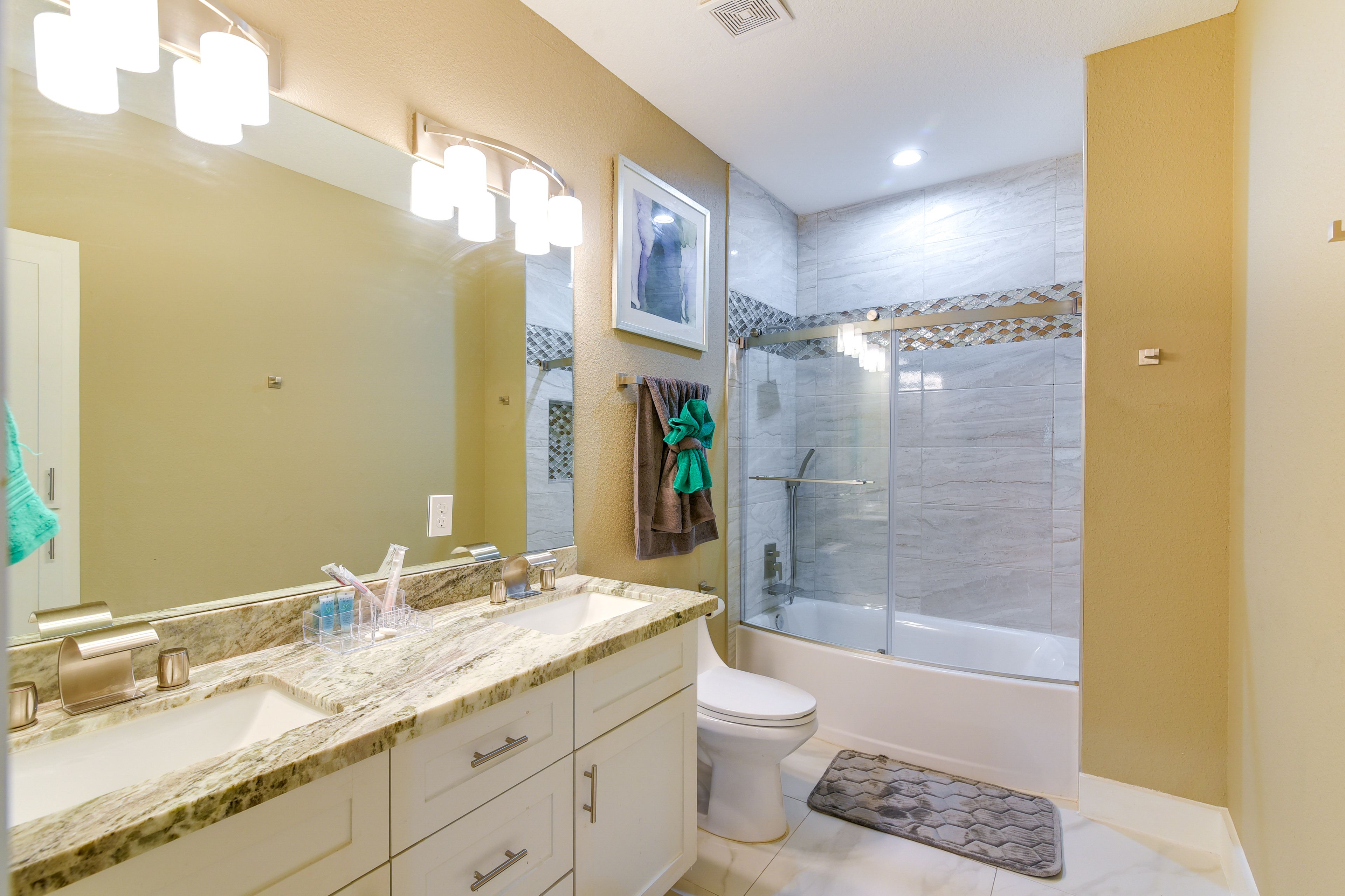 Full Bathroom | 2nd Floor