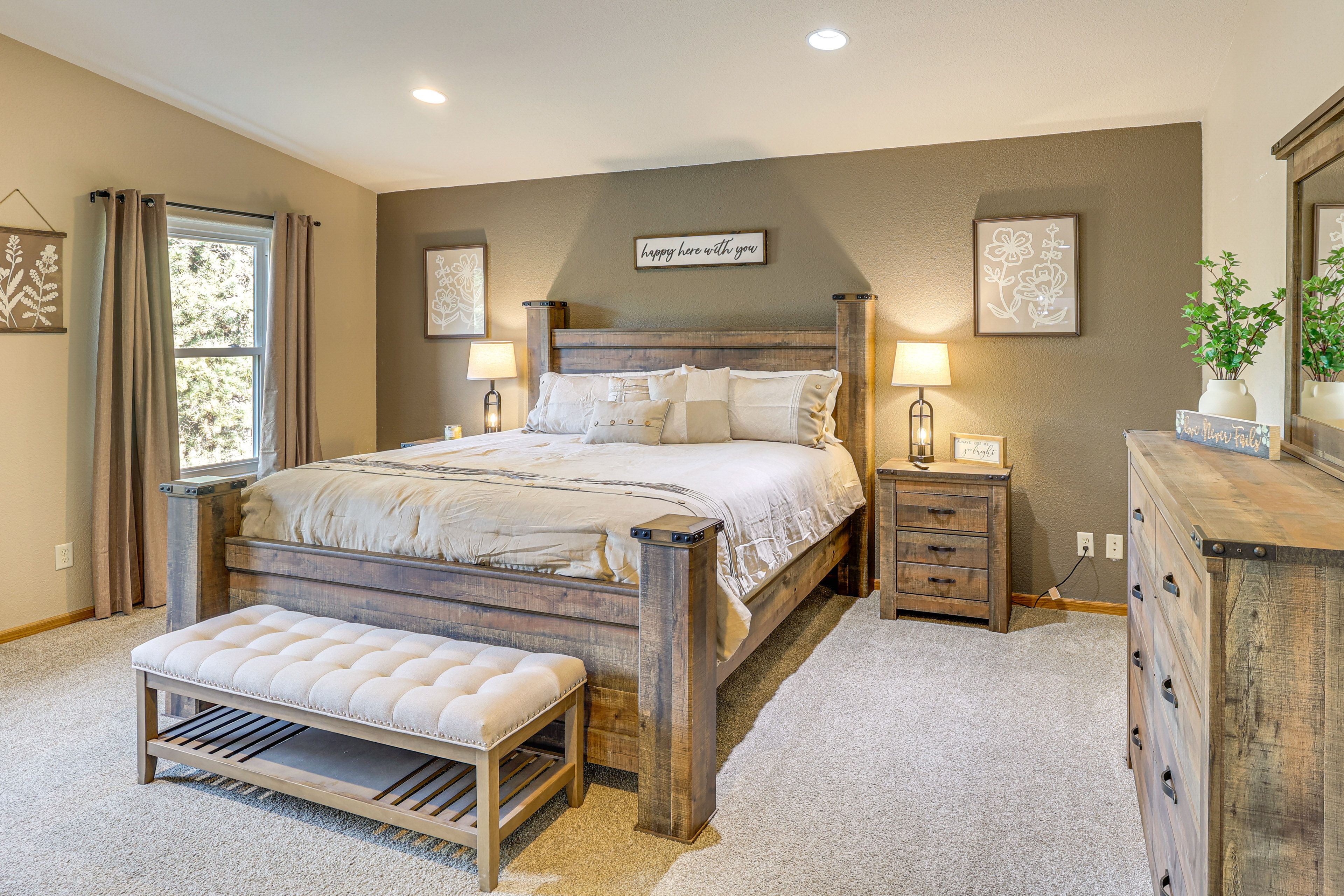 Bedroom 1 | King Bed | Linens Provided | Main Level