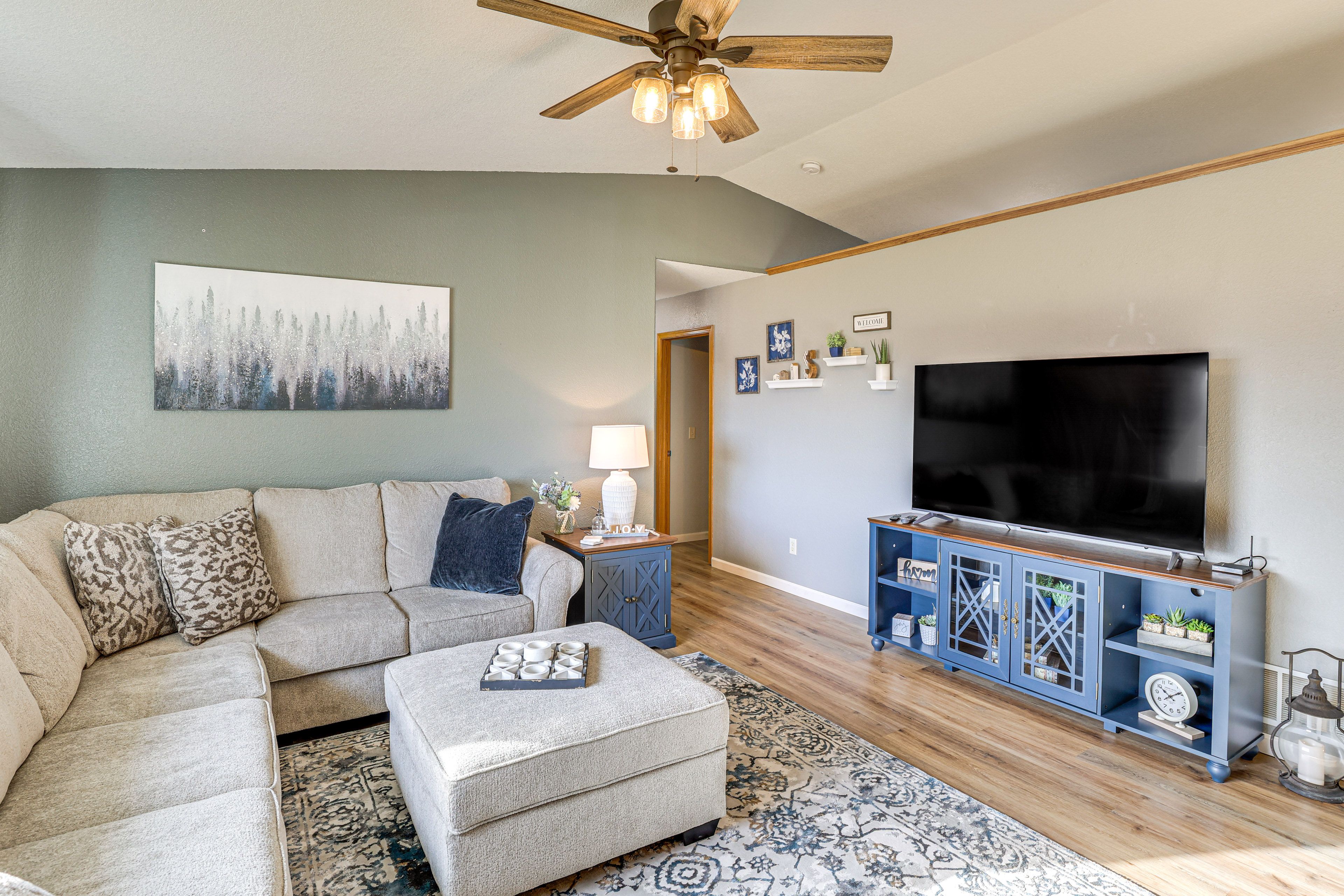 Living Room | Free WiFi | Smart TV | Central A/C & Heat | Main Level