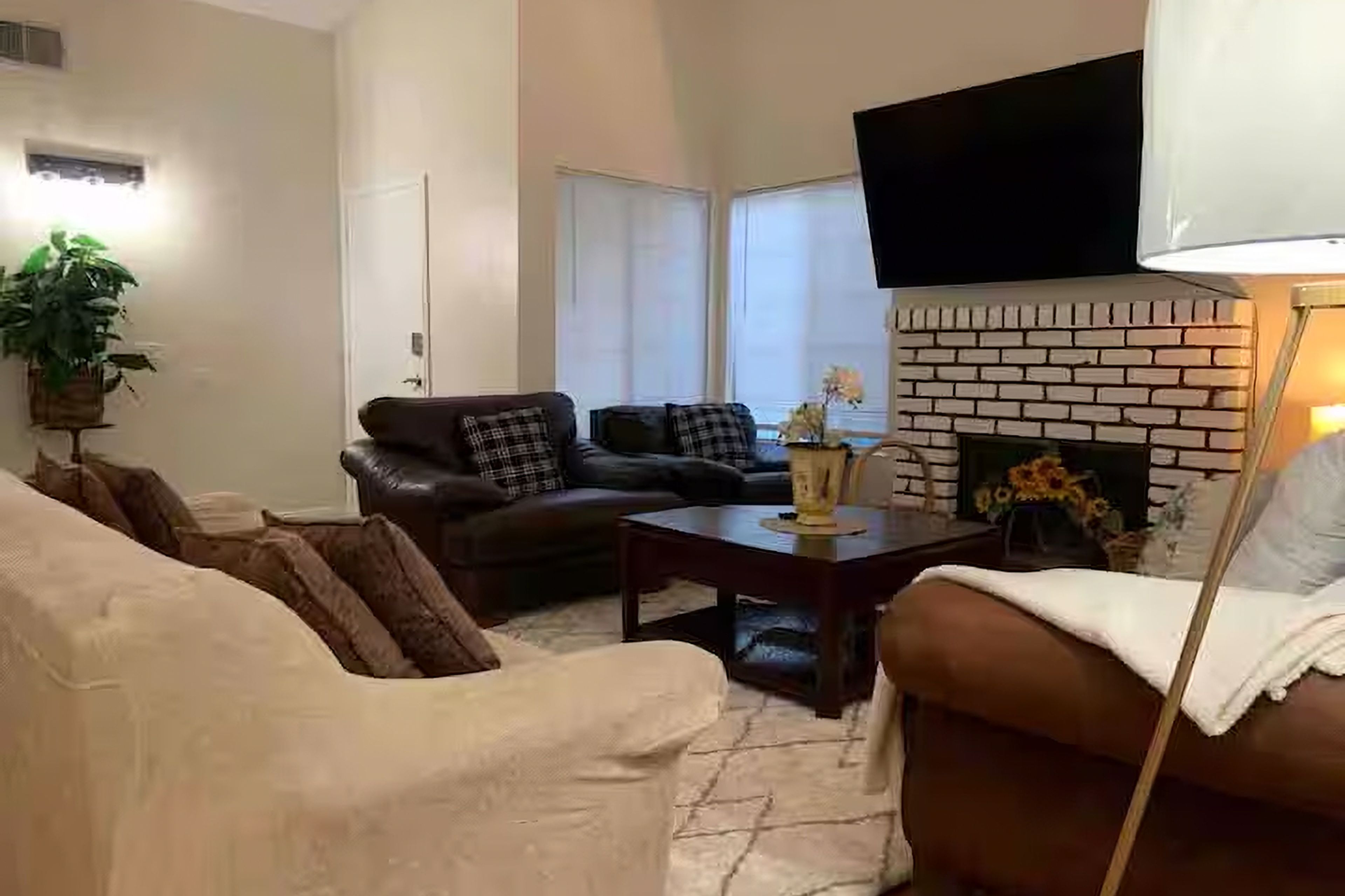 Living Room | Free WiFi | Smart TV