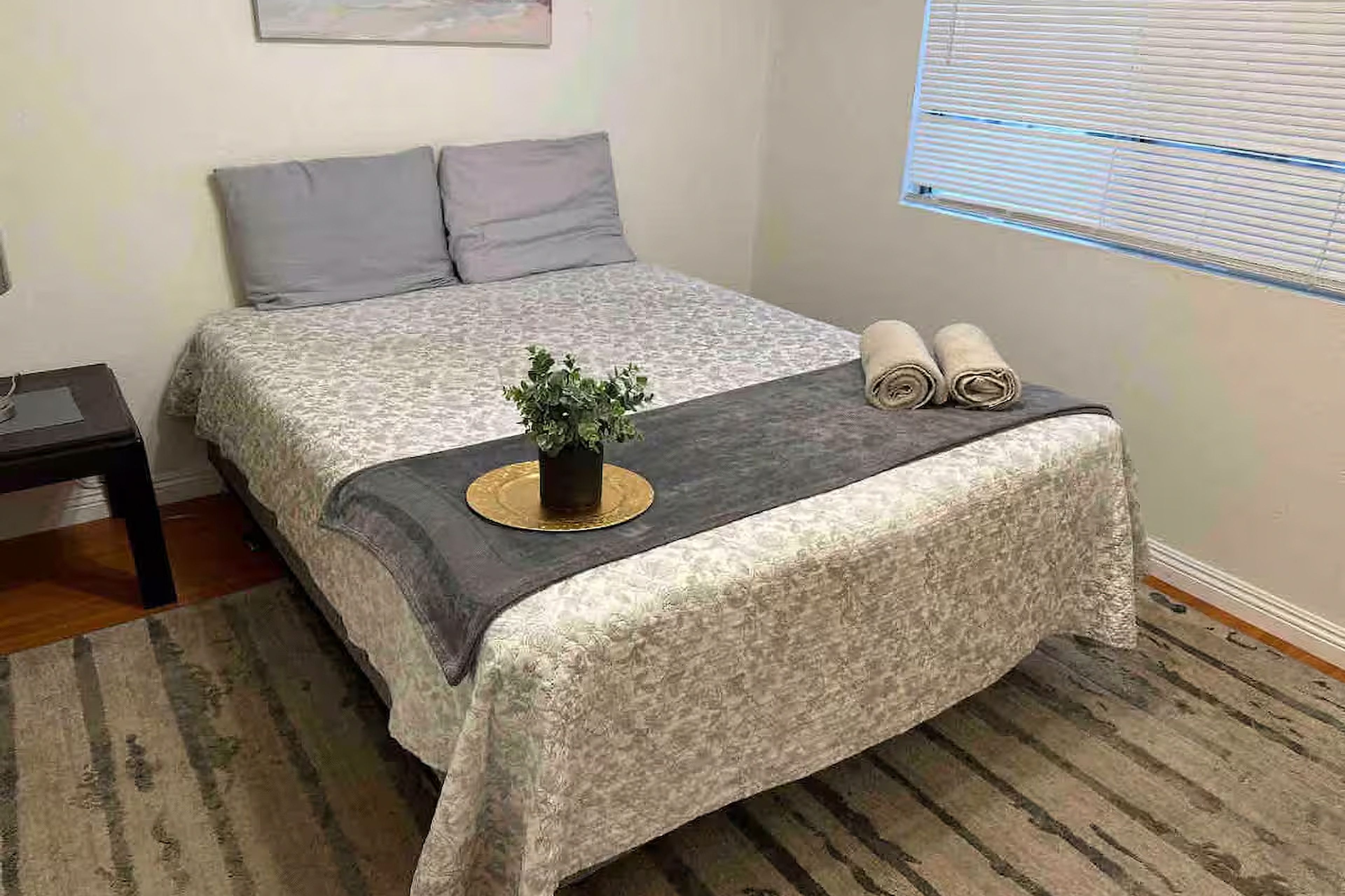 Bedroom 3 | Queen Bed