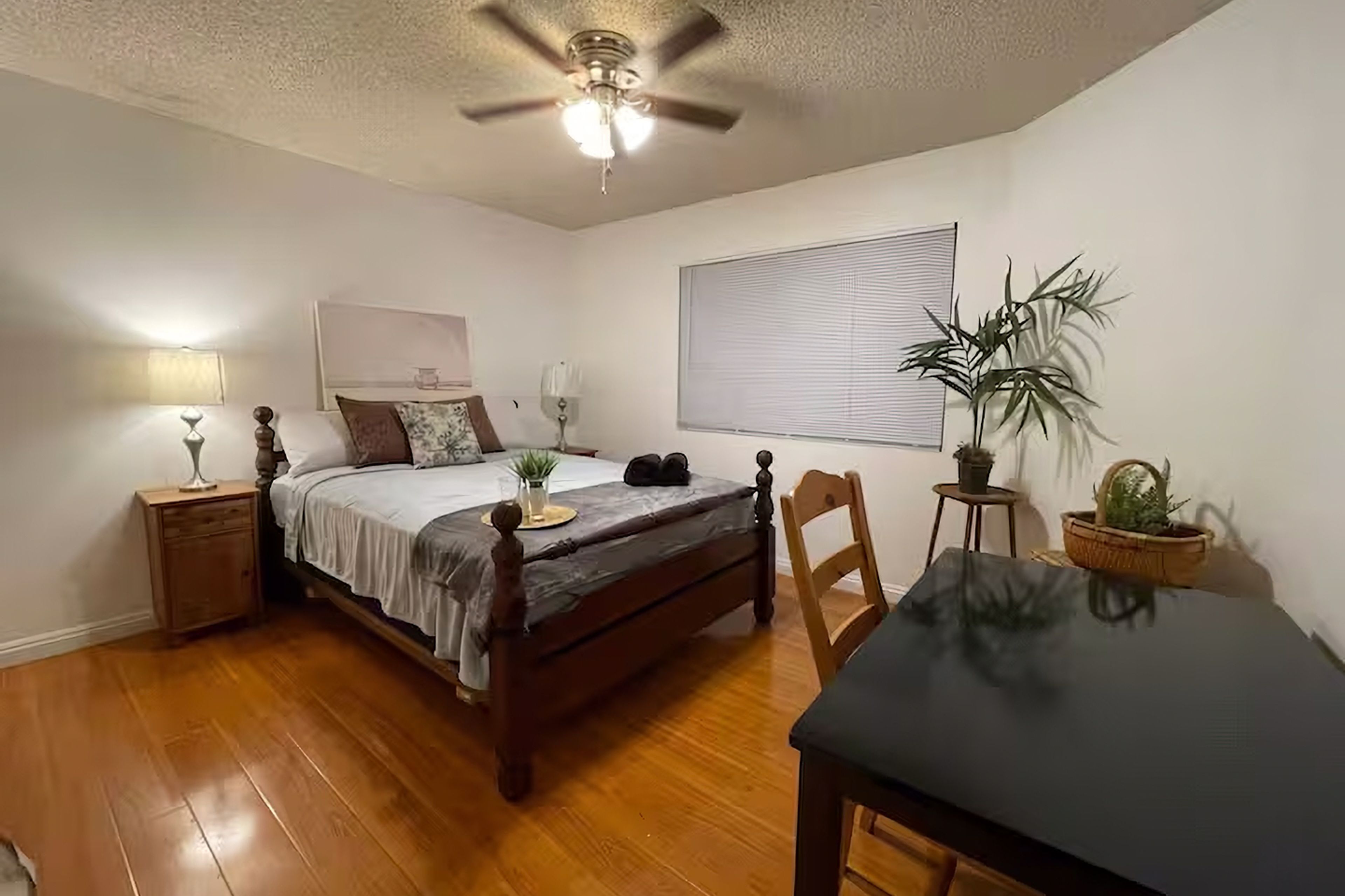 Bedroom 2 | Queen Bed