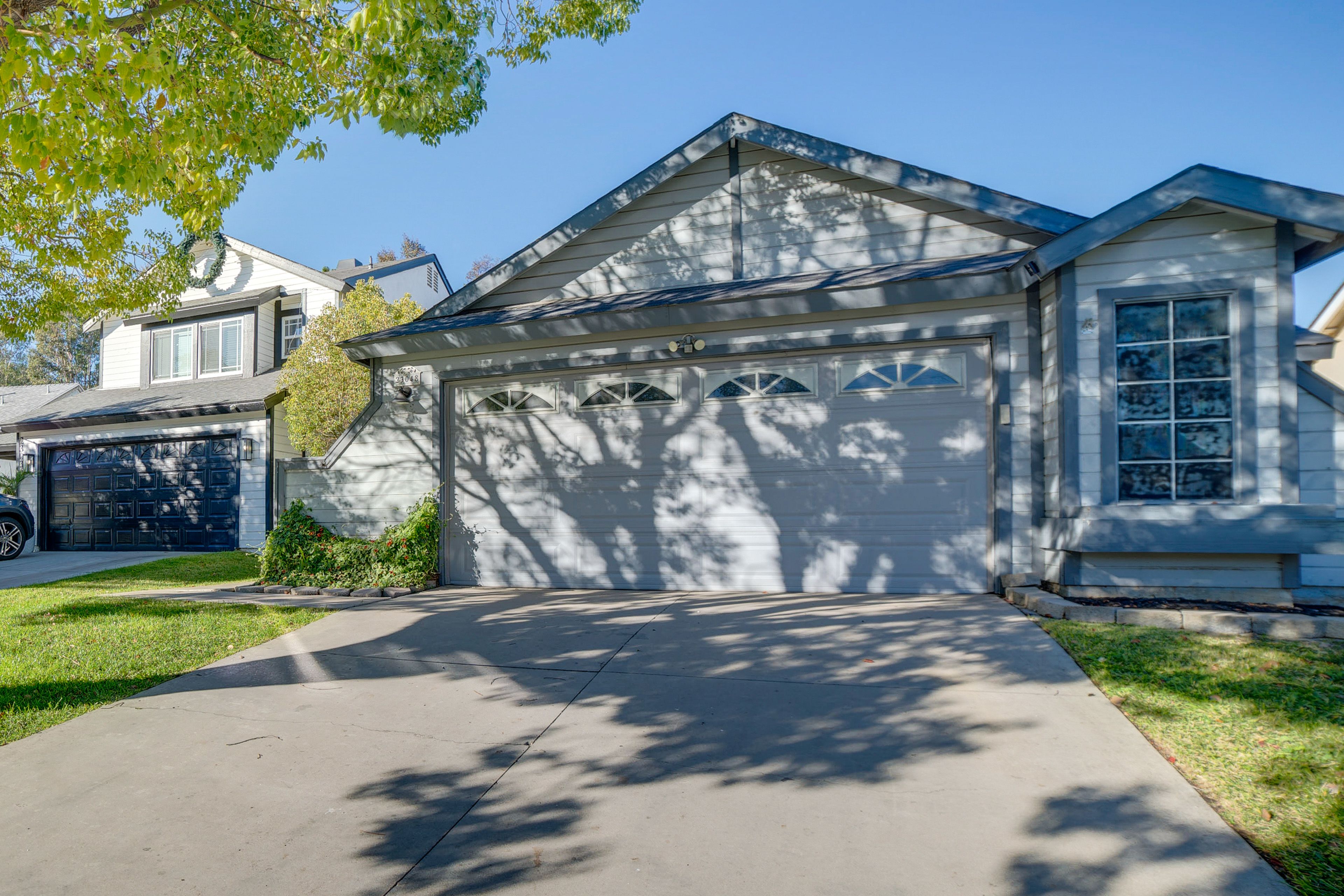 Exterior | Parking | Garage (1 Vehicle) | Driveway (2 Vehicles)