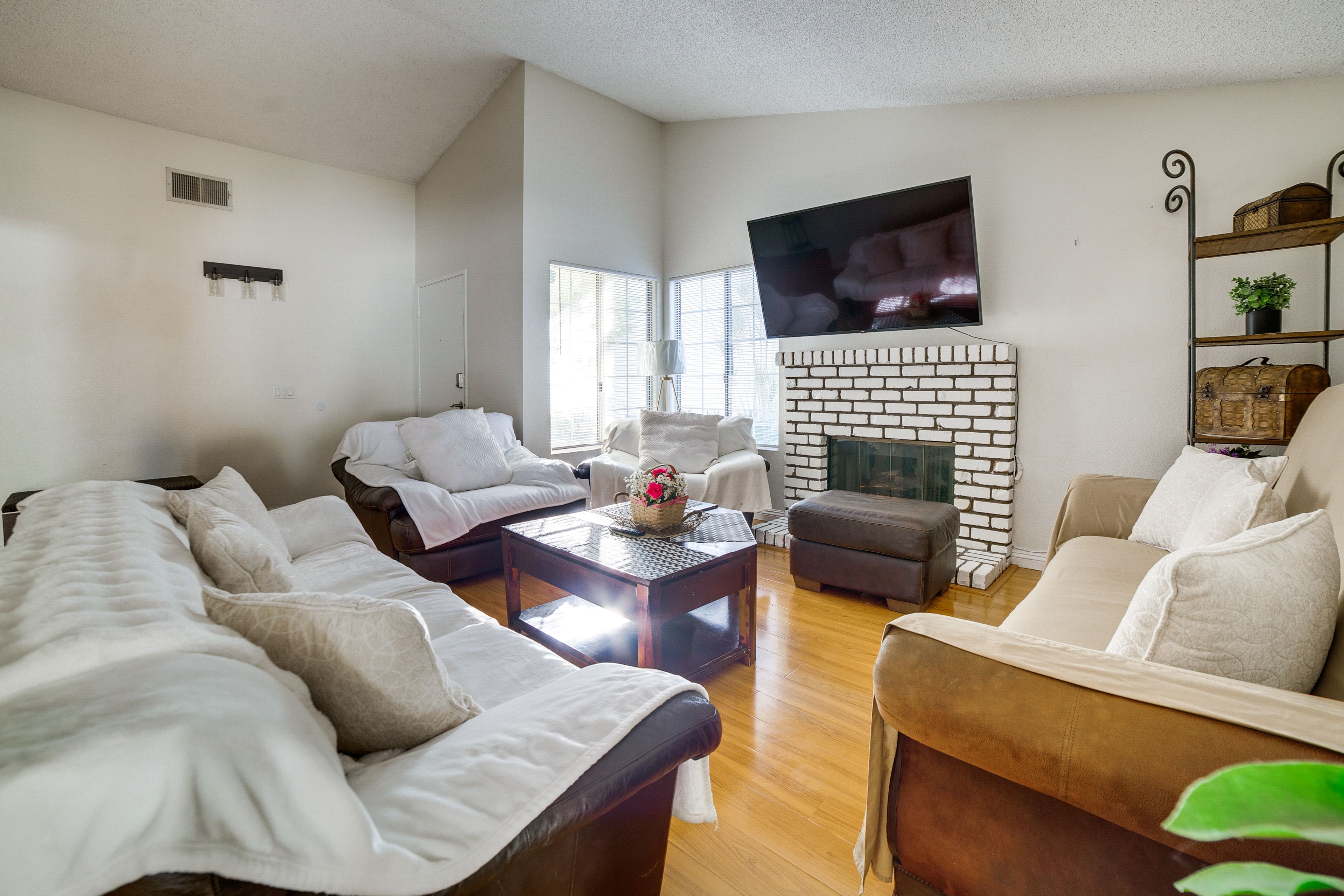 Living Room | Free WiFi | Smart TV