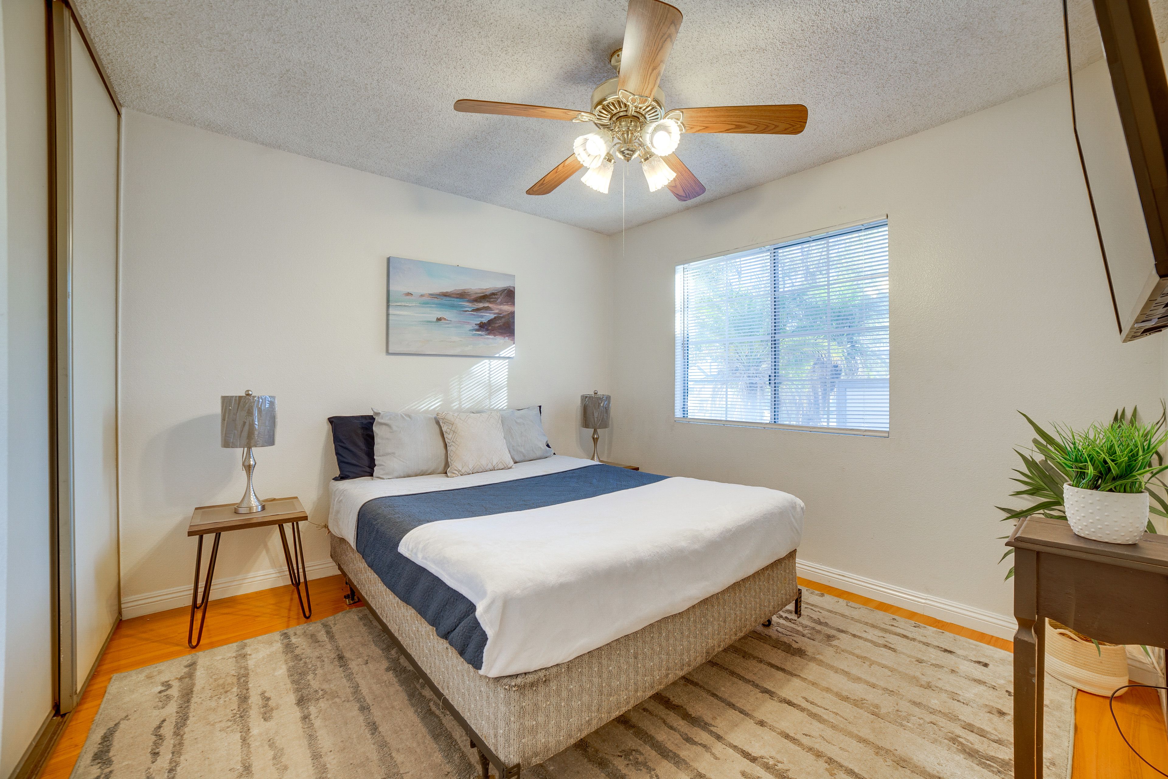 Bedroom 3 | Queen Bed