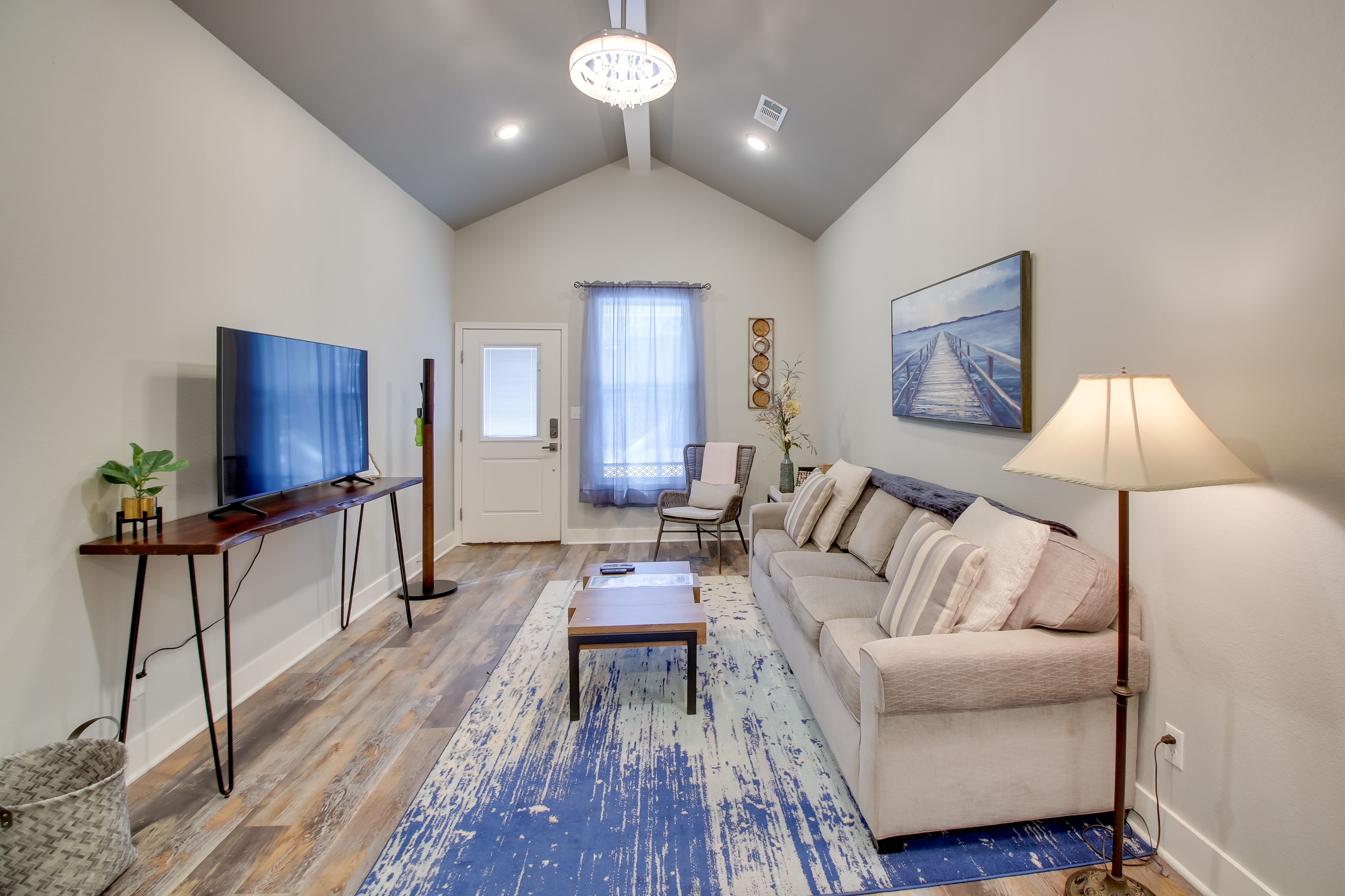 Living Room | Smart TV | Free WiFi