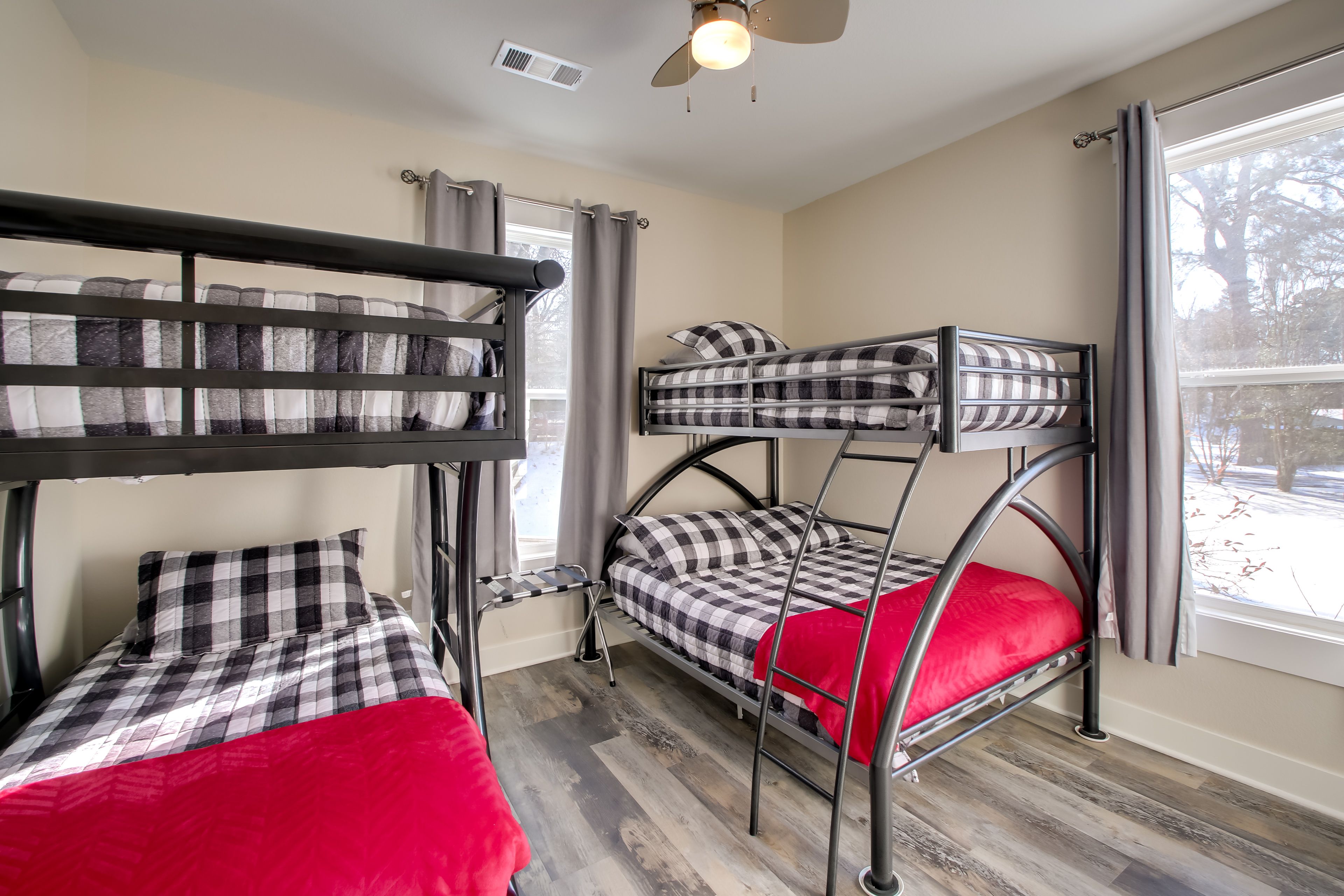 Bedroom 2 | Twin Bunk Bed | Twin/Full Bunk Bed