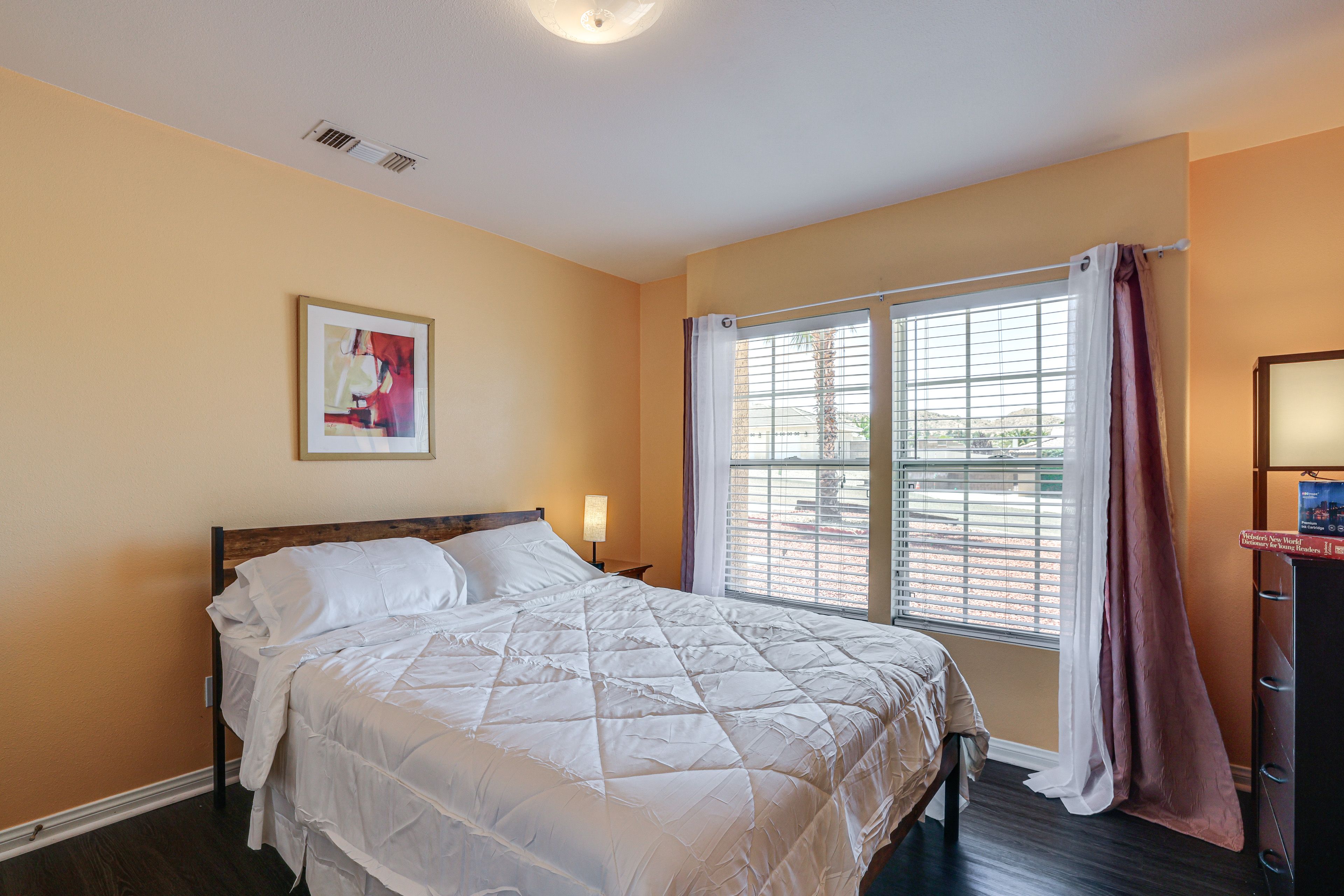Bedroom 3 | Queen Bed