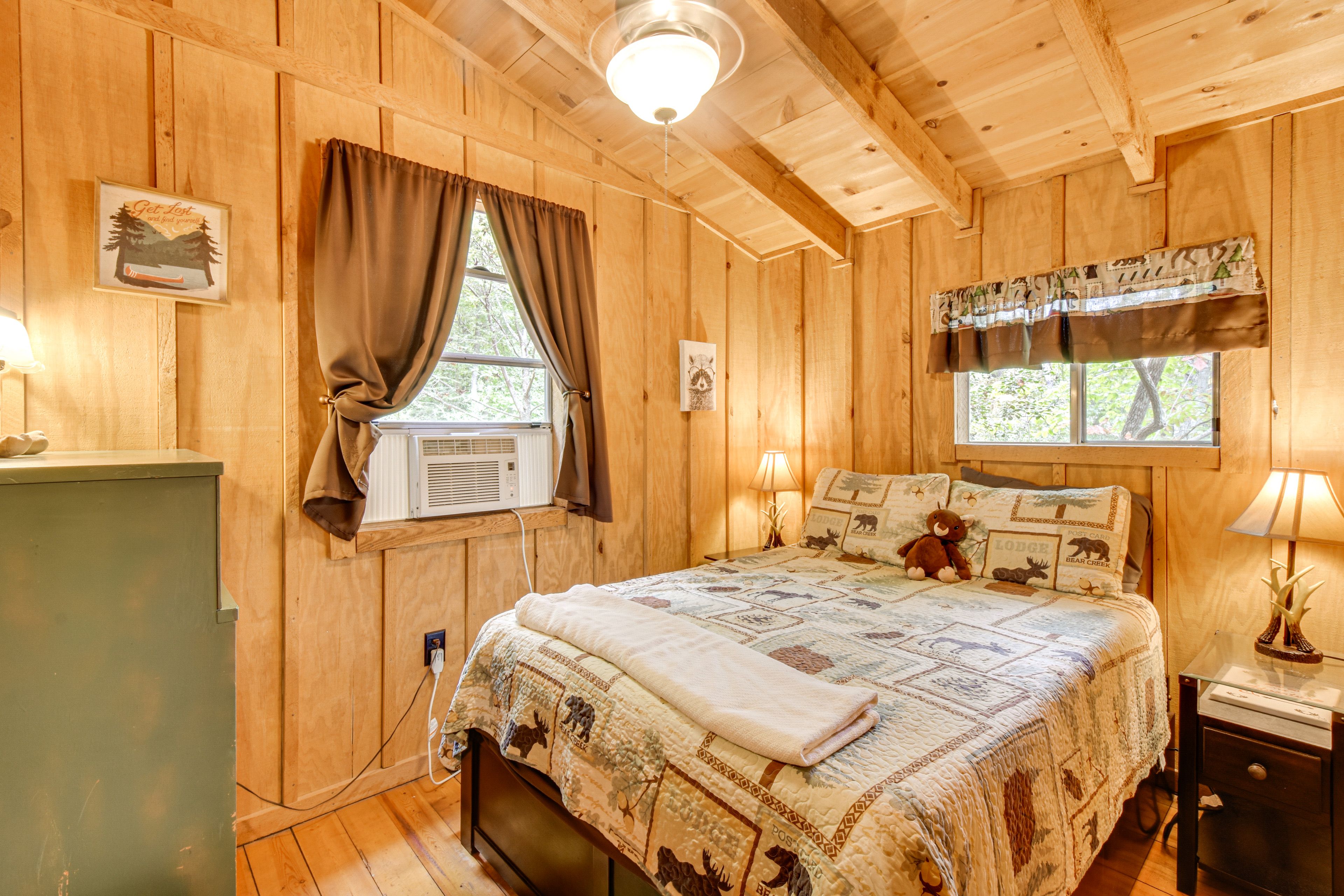 Bedroom 2 | 2nd Floor | Queen Bed