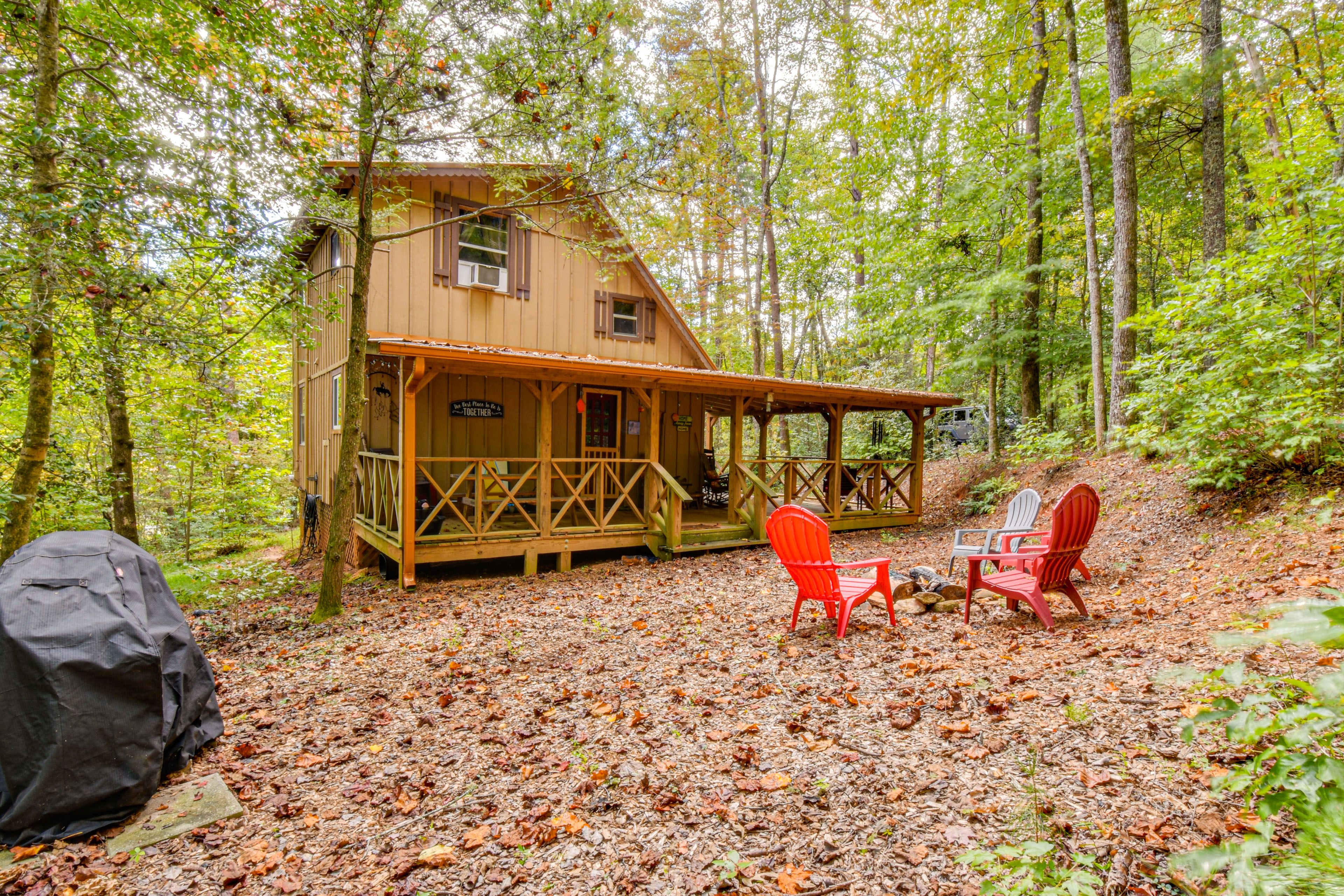 Sautee Nacoochee Vacation Rental | 2BR | 2BA | 883 Sq Ft | 3 Steps Required