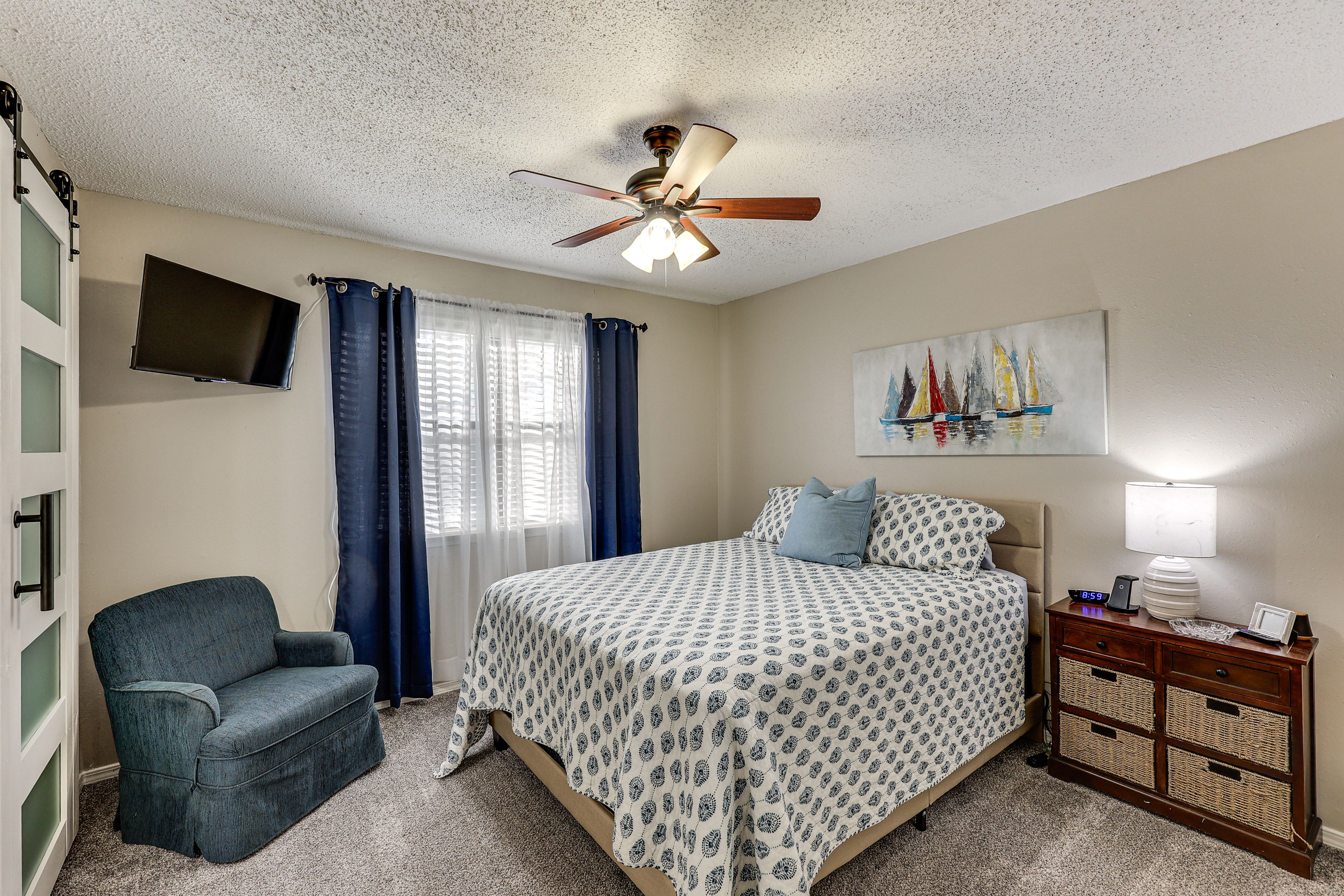 Bedroom 1 | Queen Bed | Linens Provided | En-Suite Bathroom