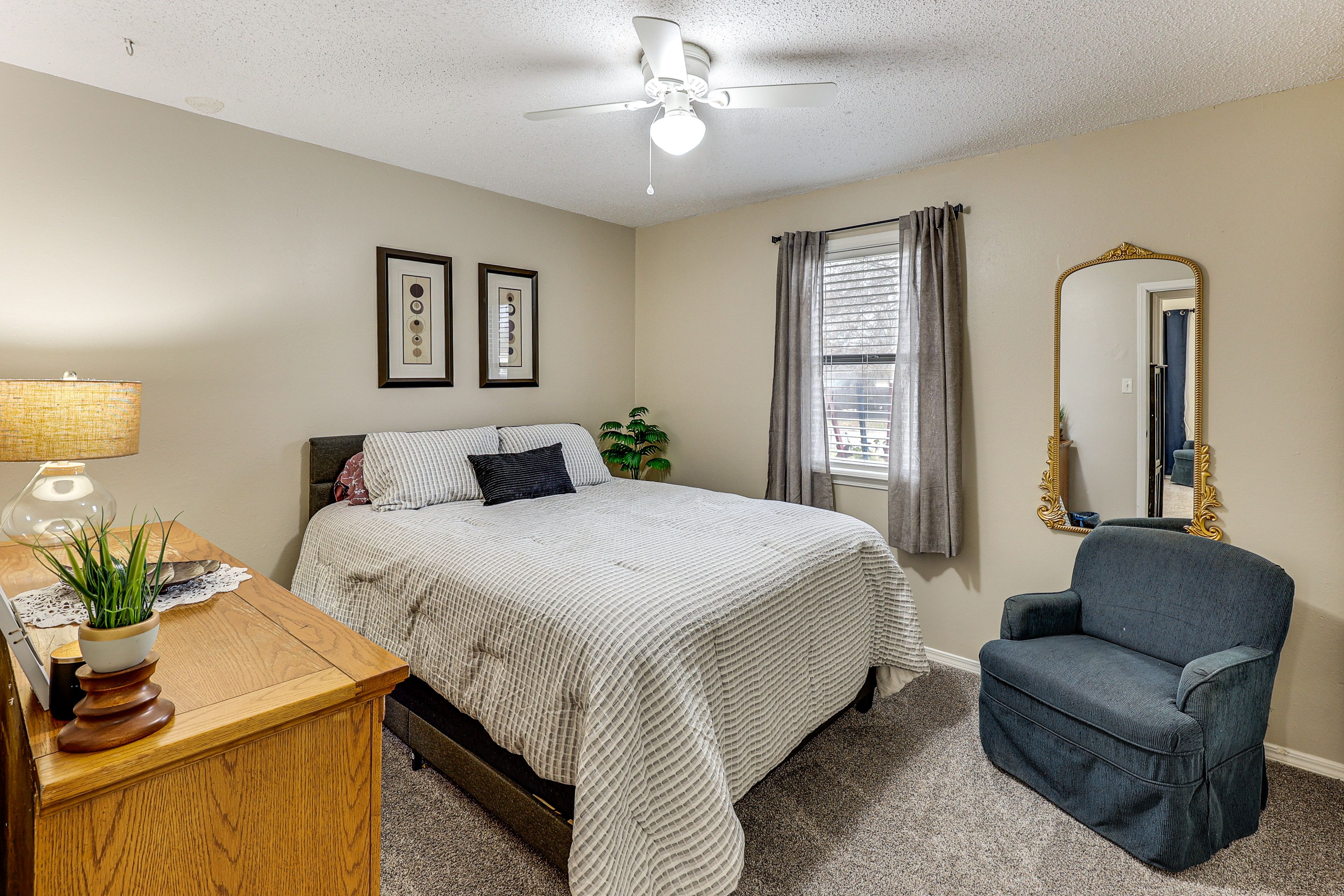 Bedroom 2 | Queen Bed