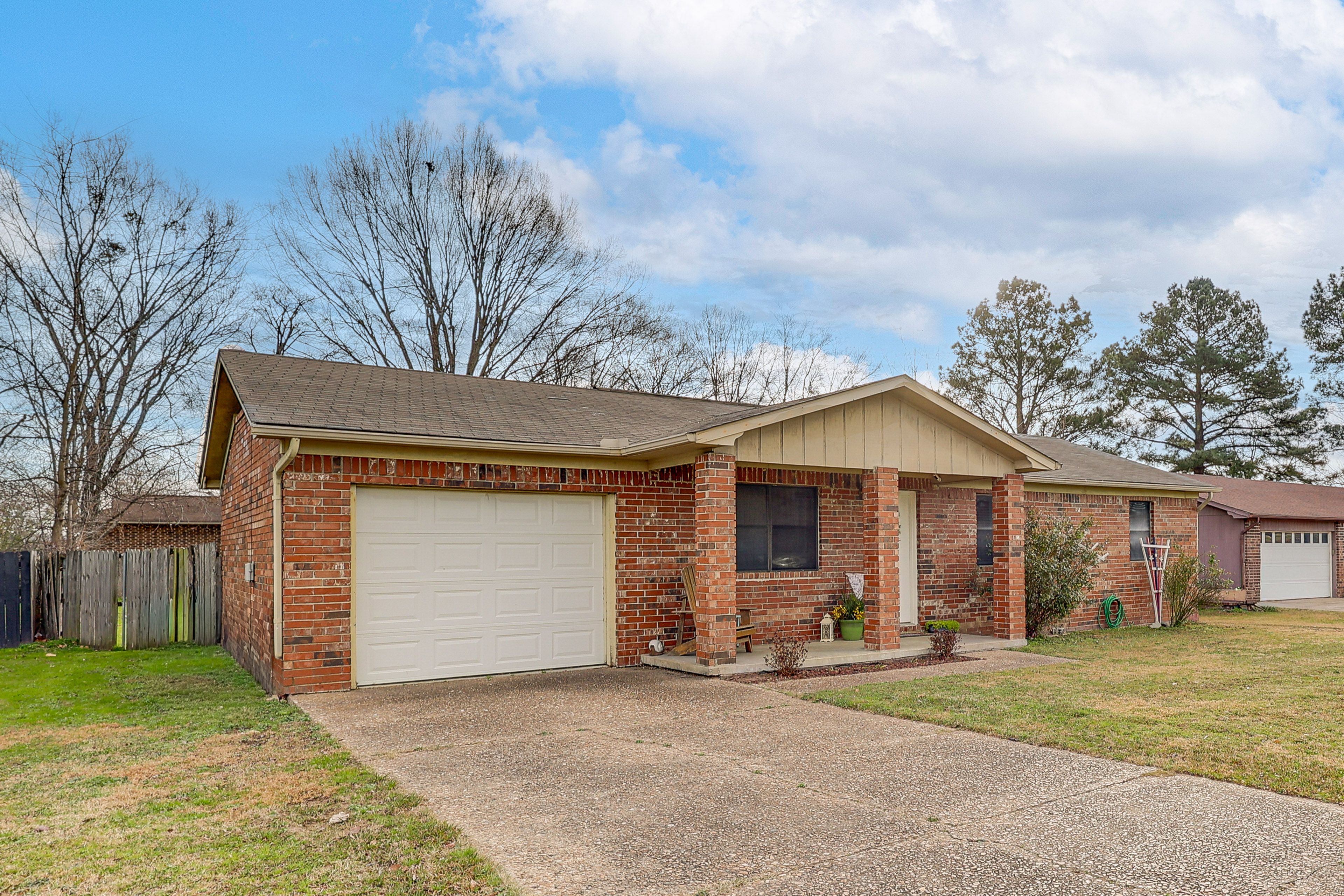 Exterior | Parking | Driveway (2 Vehicles)