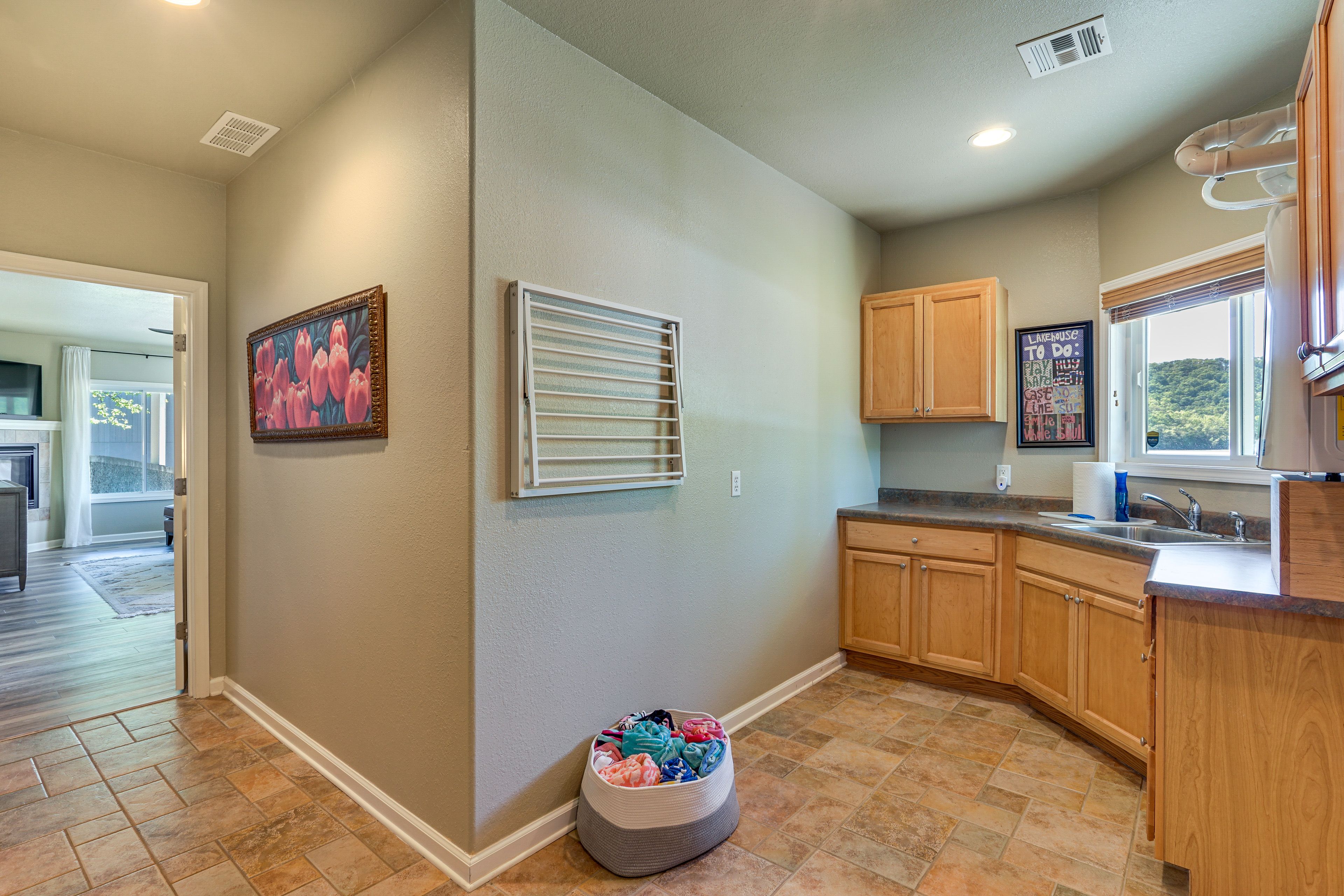 Laundry Area | Lake Level
