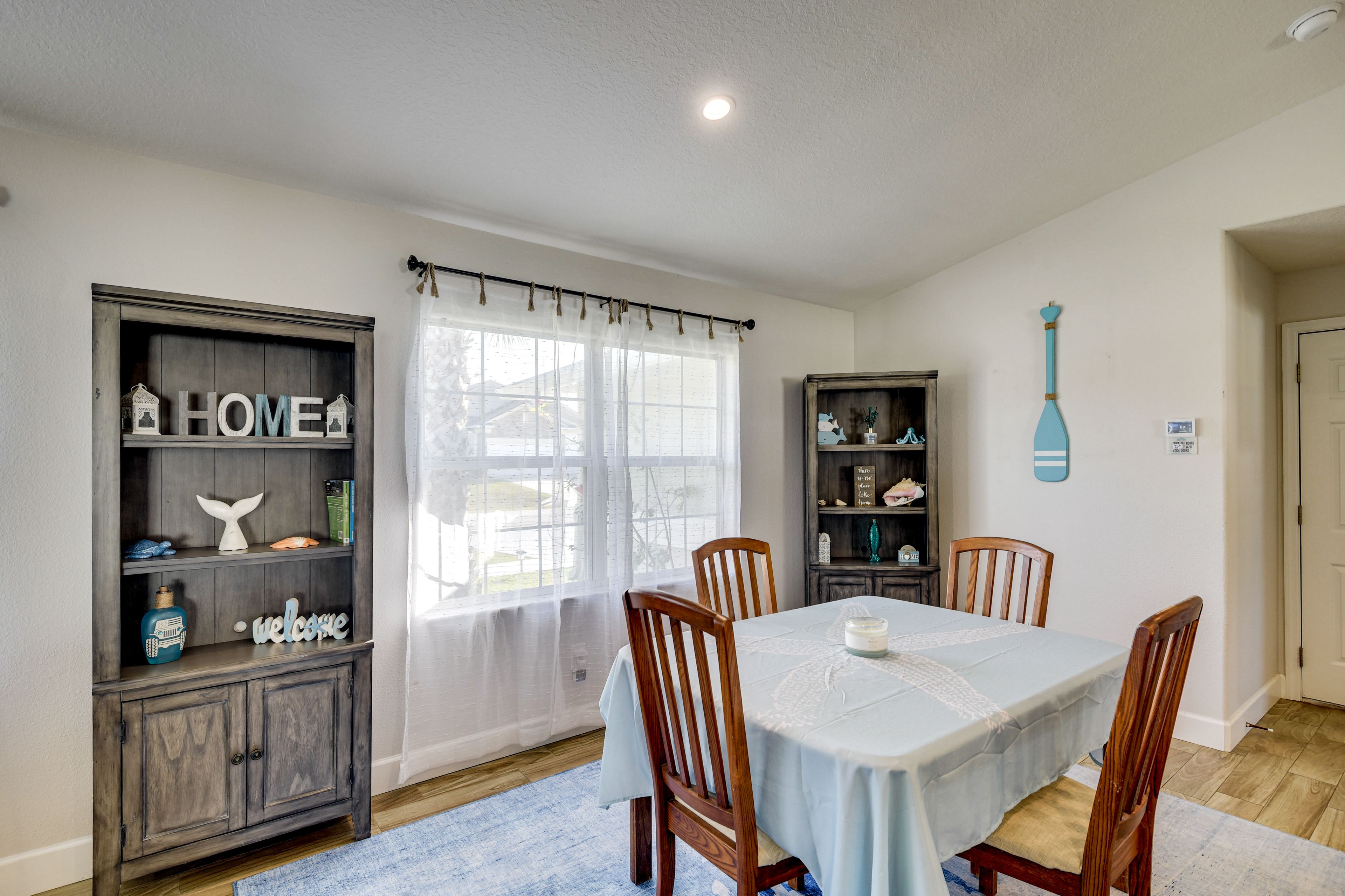 Dining Area | Dishware/Flatware