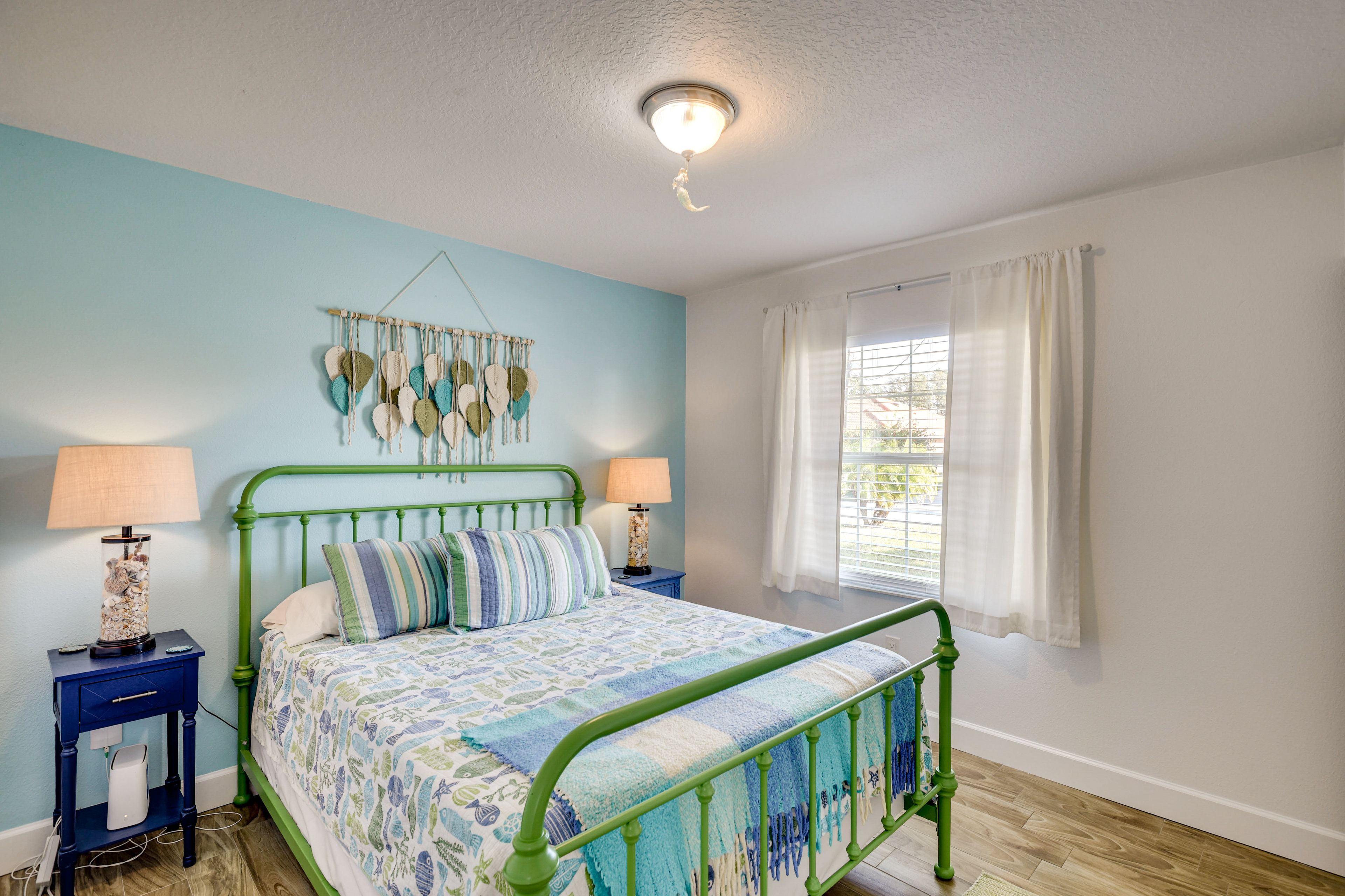 Bedroom 2 | Queen Bed