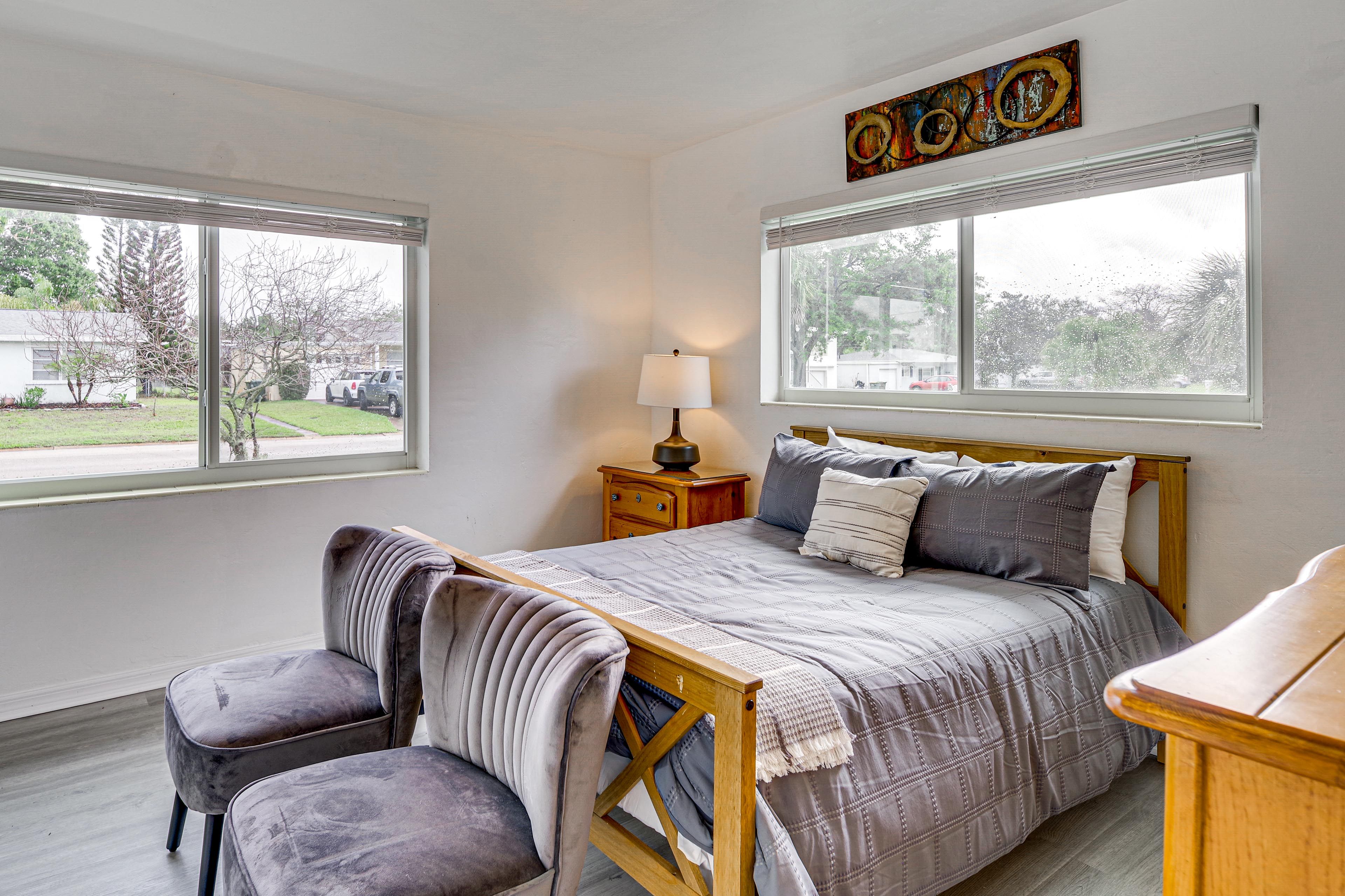 Bedroom 1 | Queen Bed